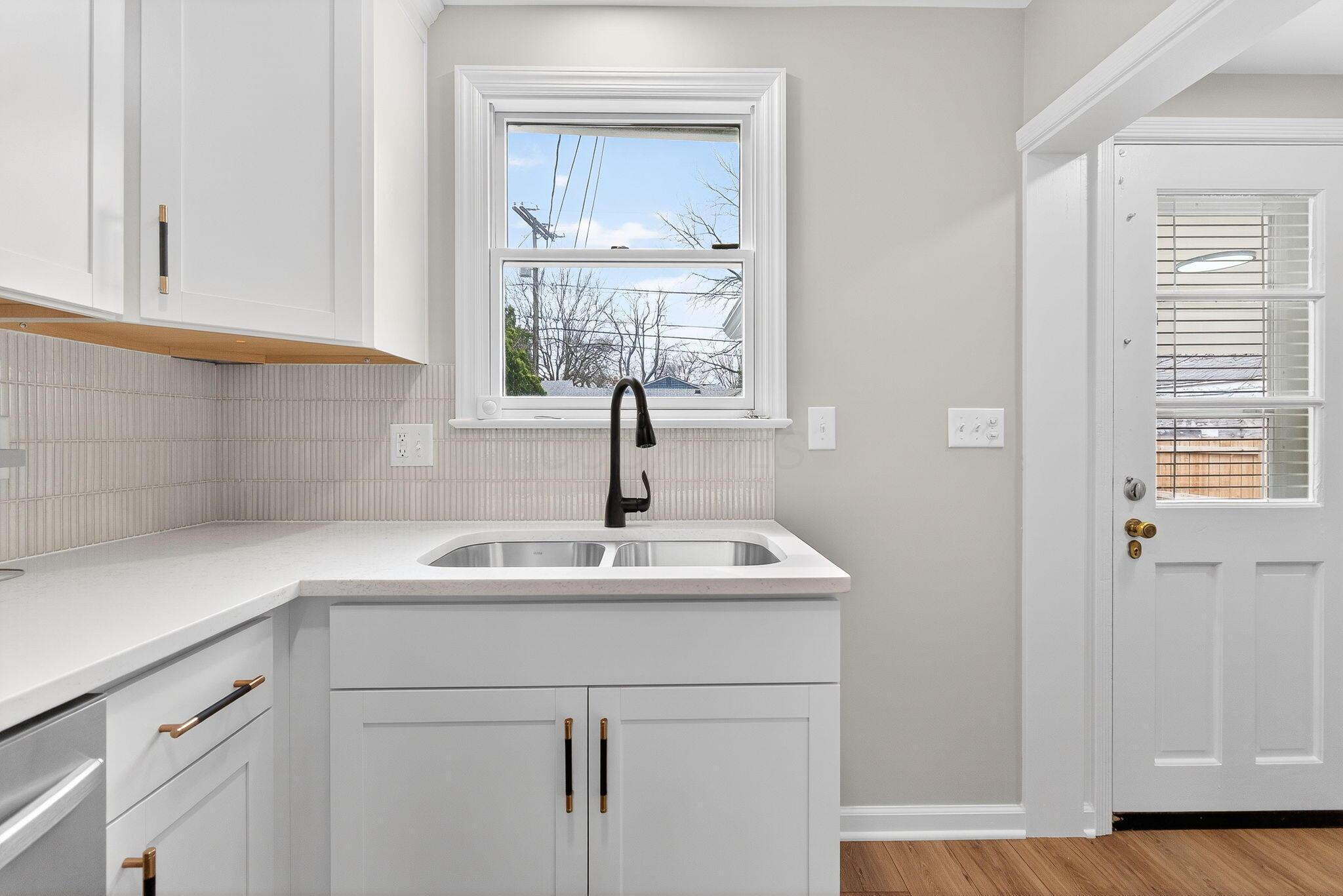 33 Rosslyn Avenue