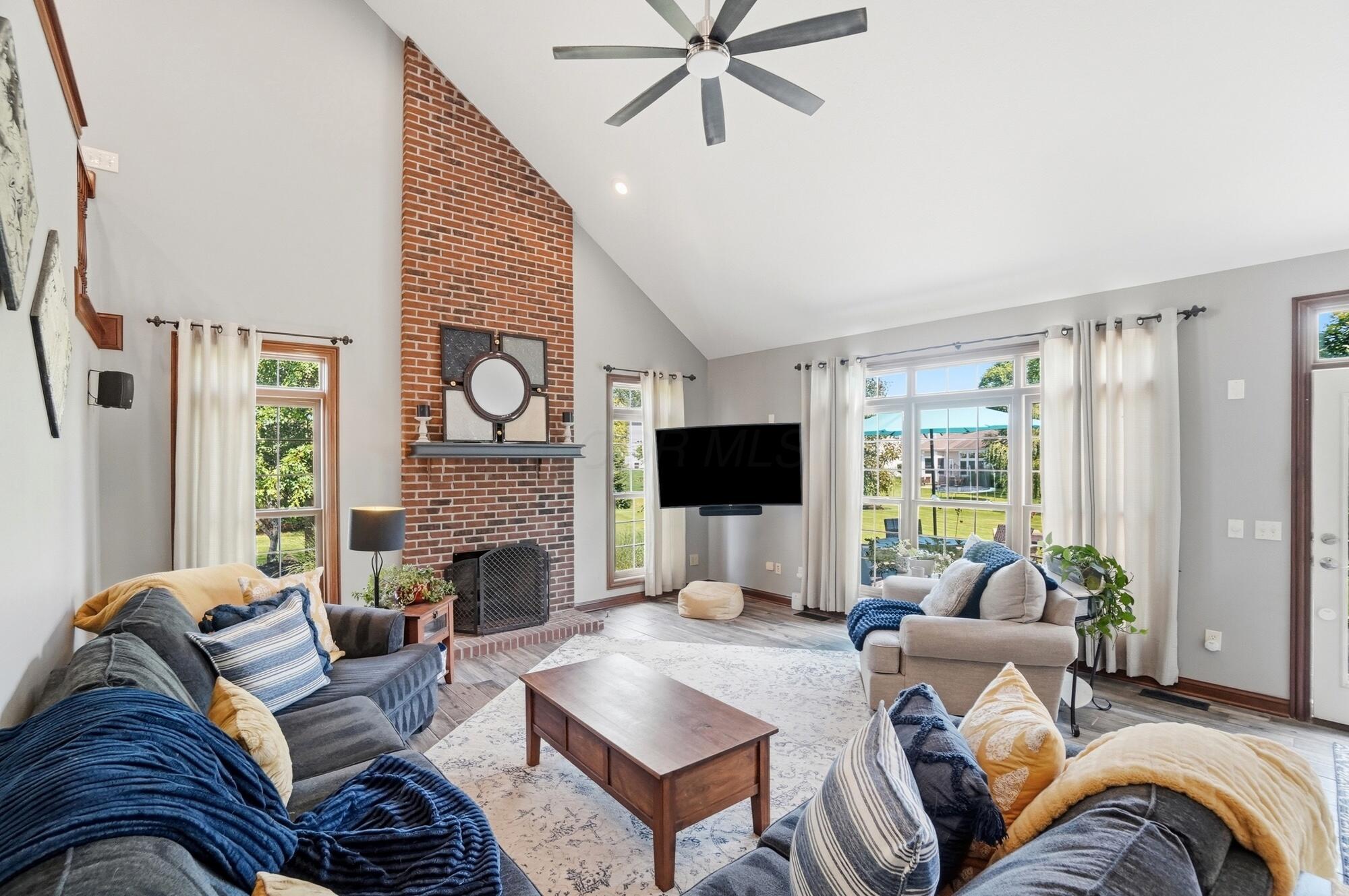 6289 Ross Bend