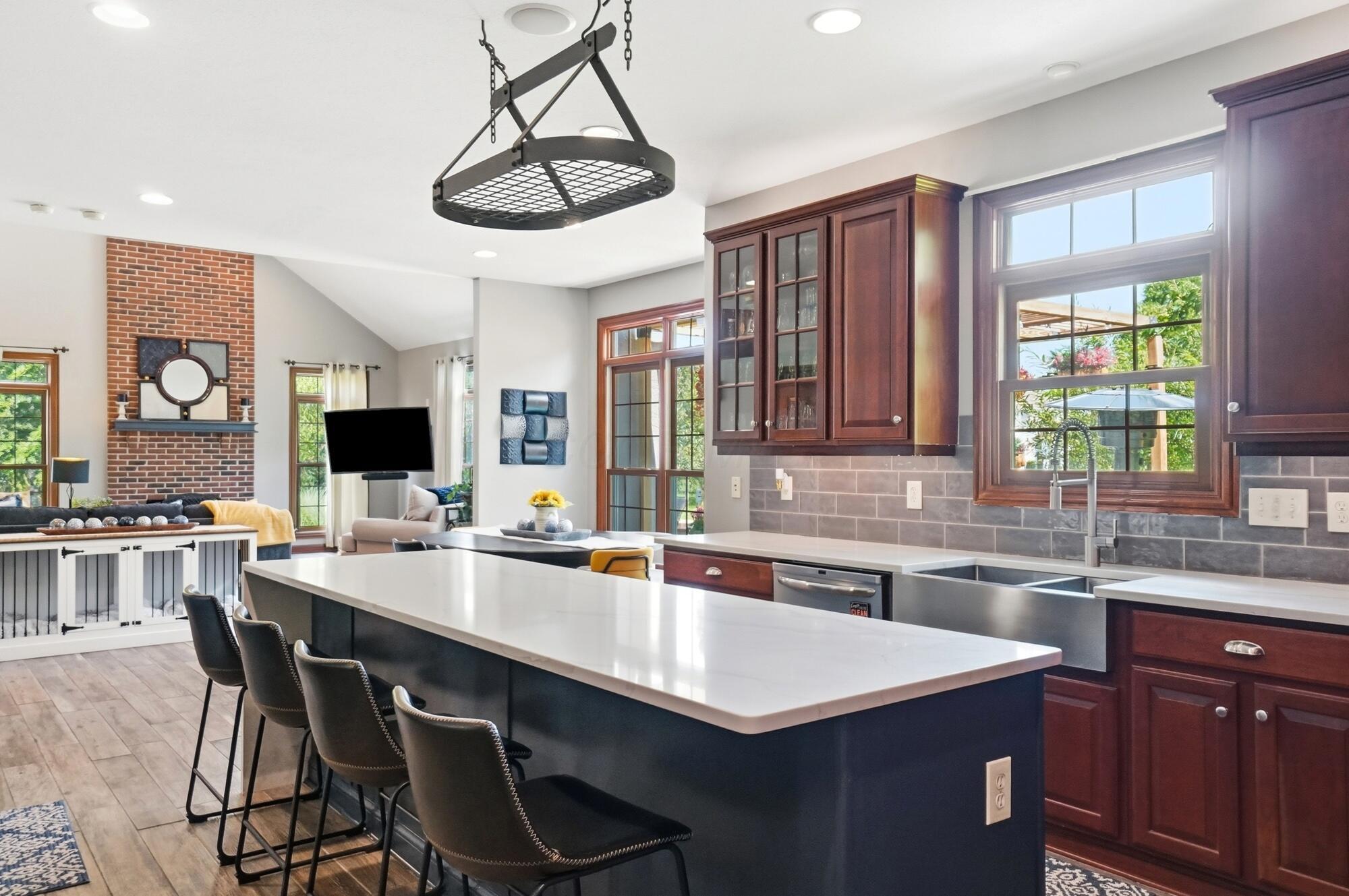 6289 Ross Bend