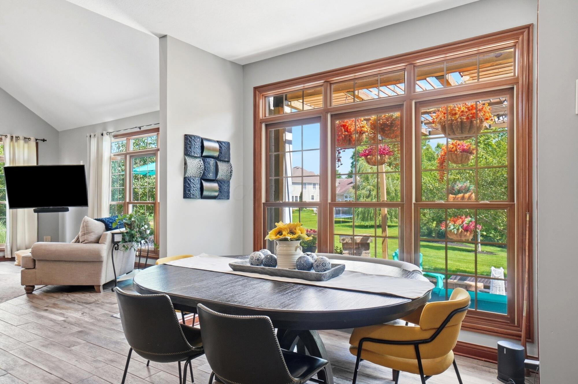 6289 Ross Bend