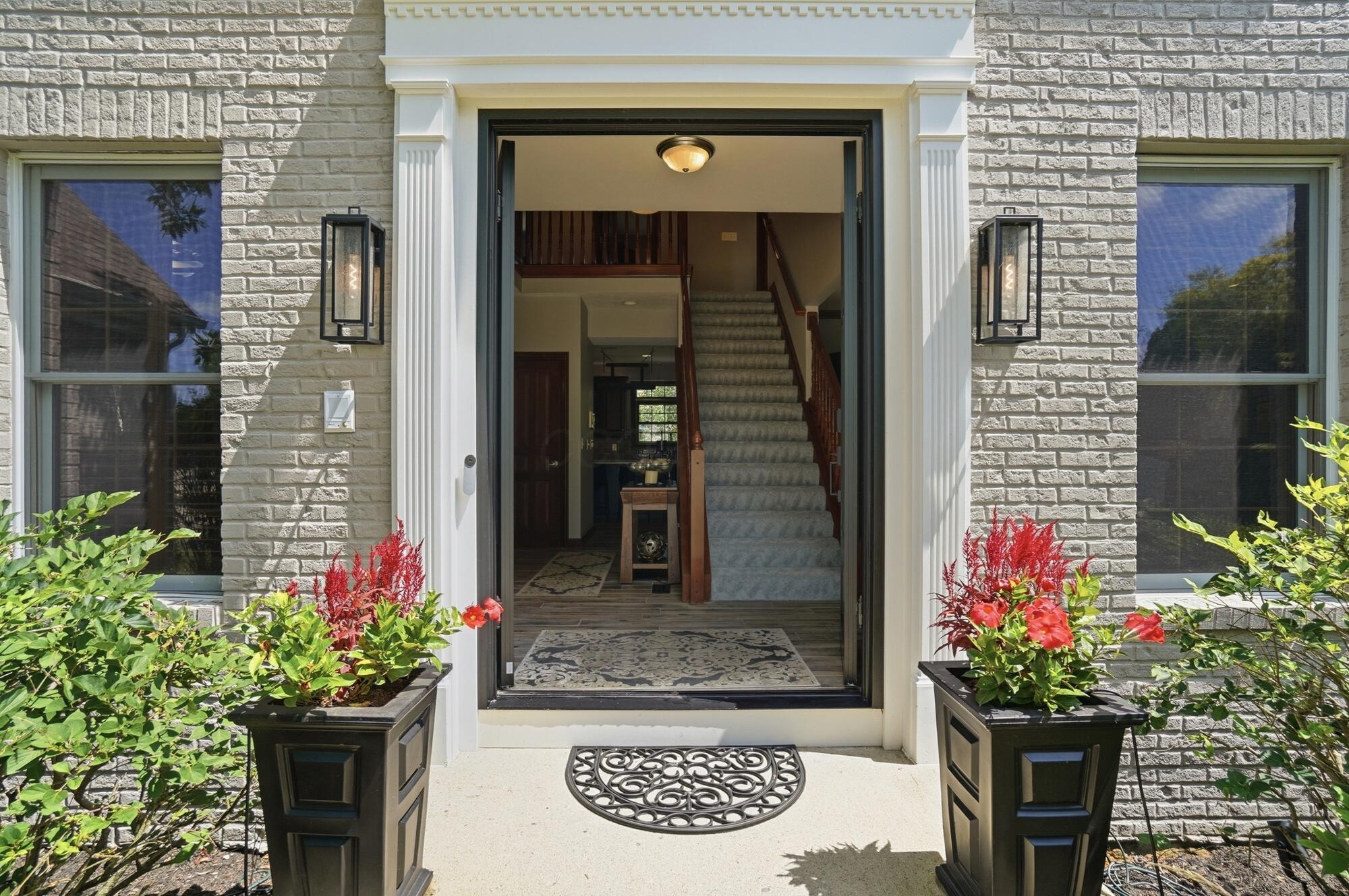 6289 Ross Bend