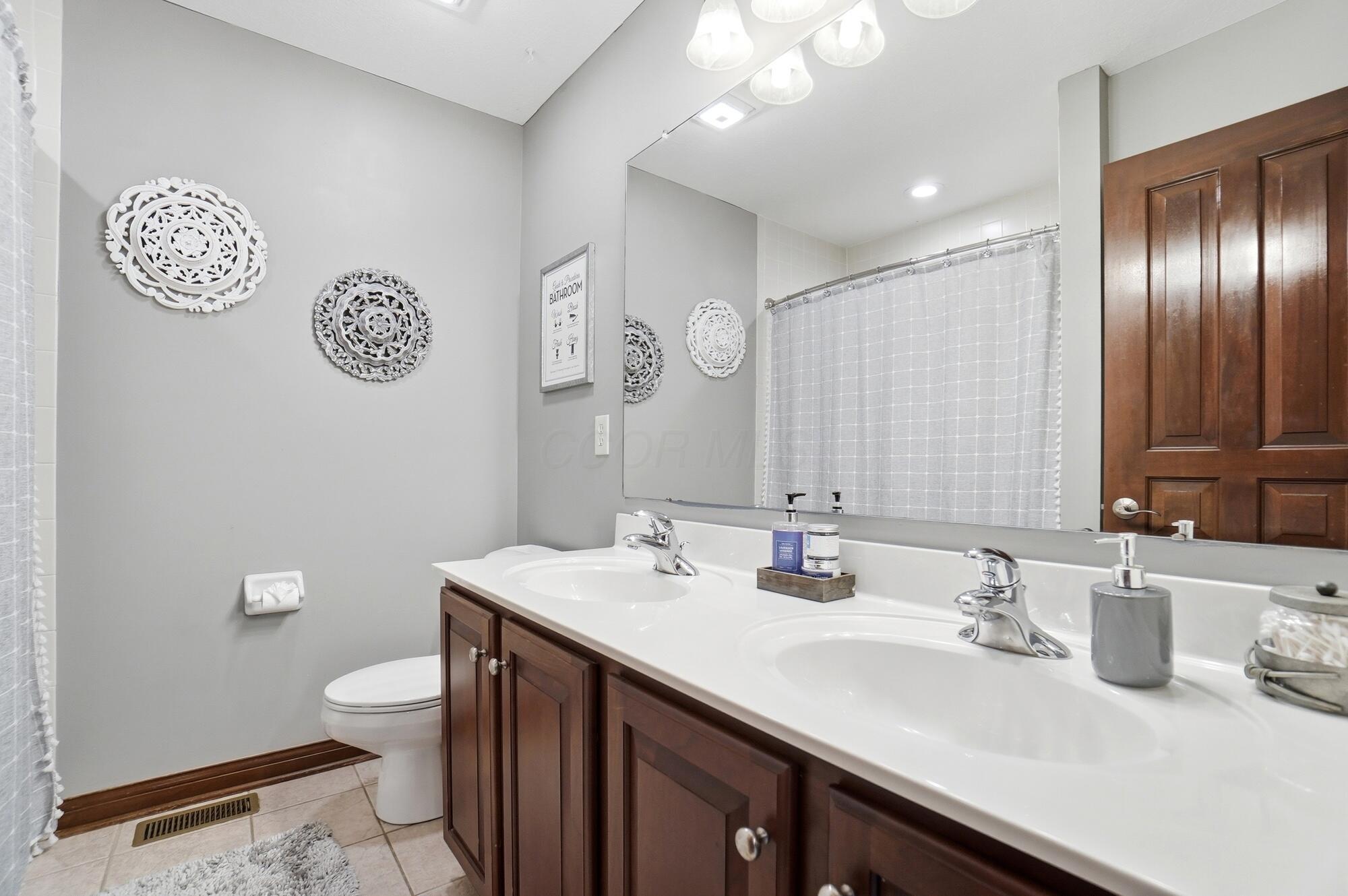 6289 Ross Bend