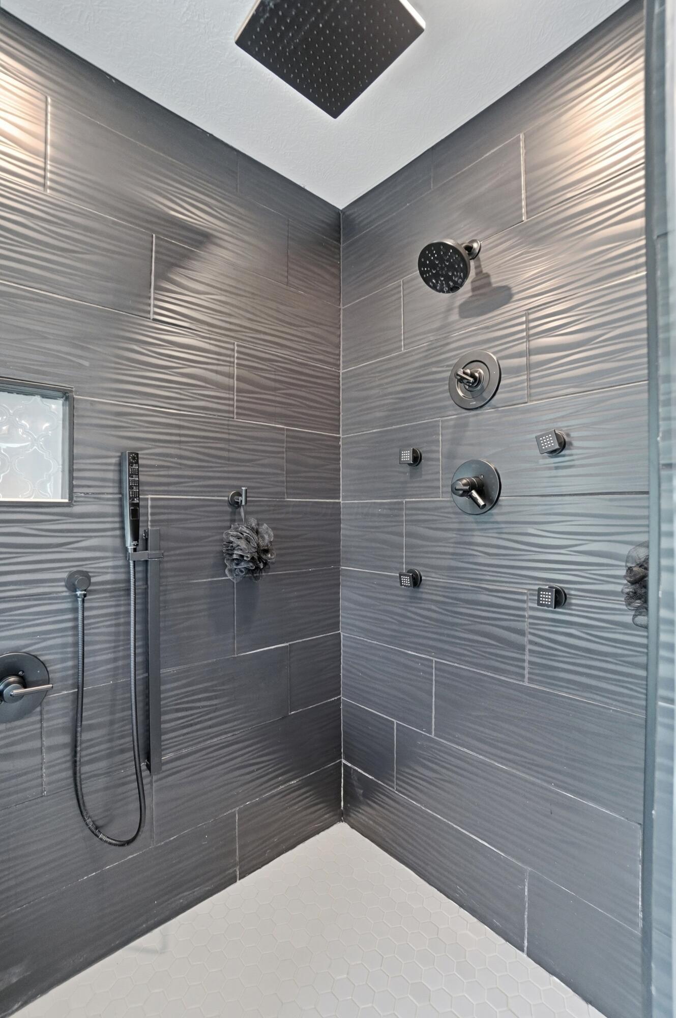 6289 Ross Bend