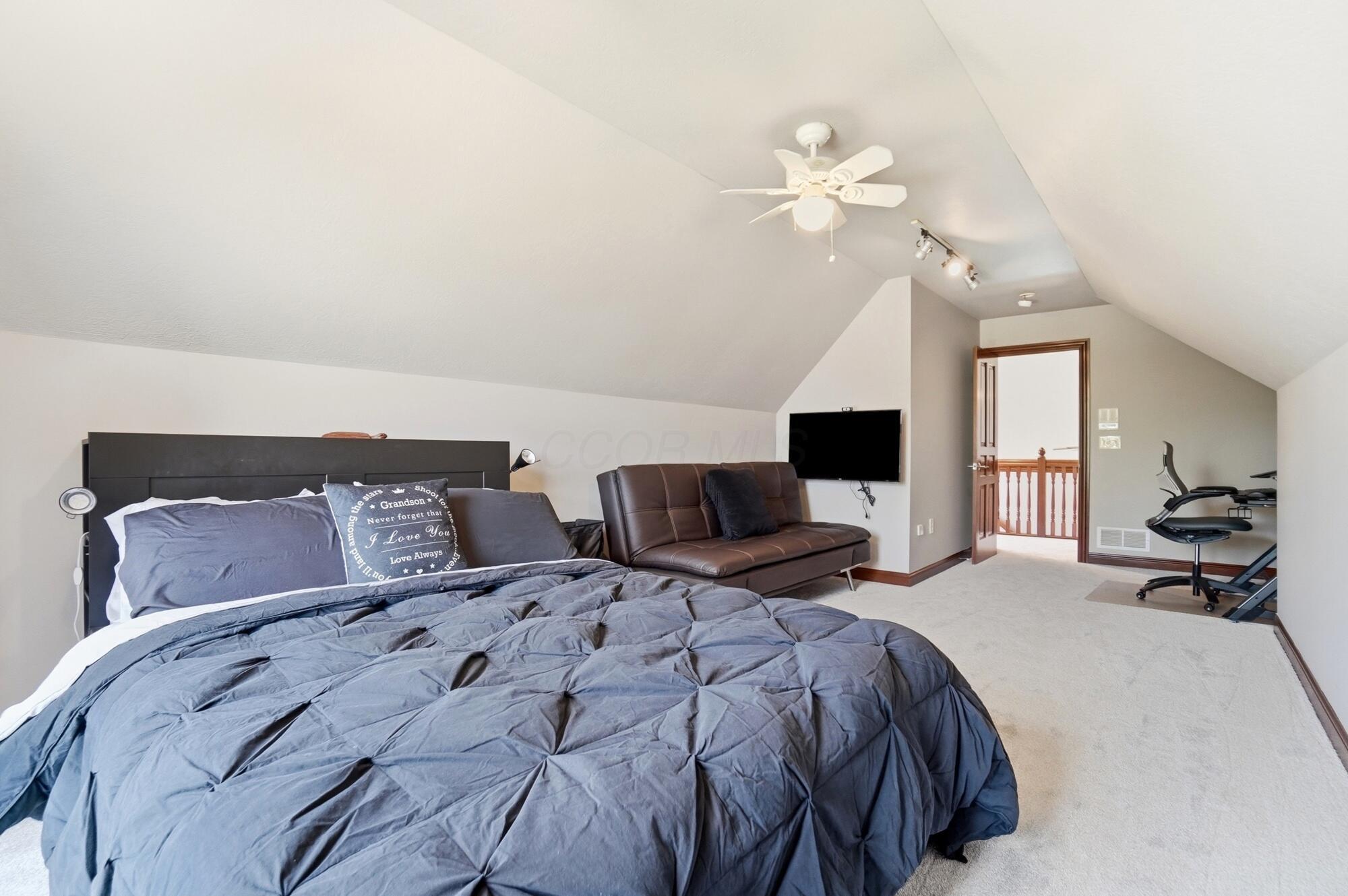 6289 Ross Bend