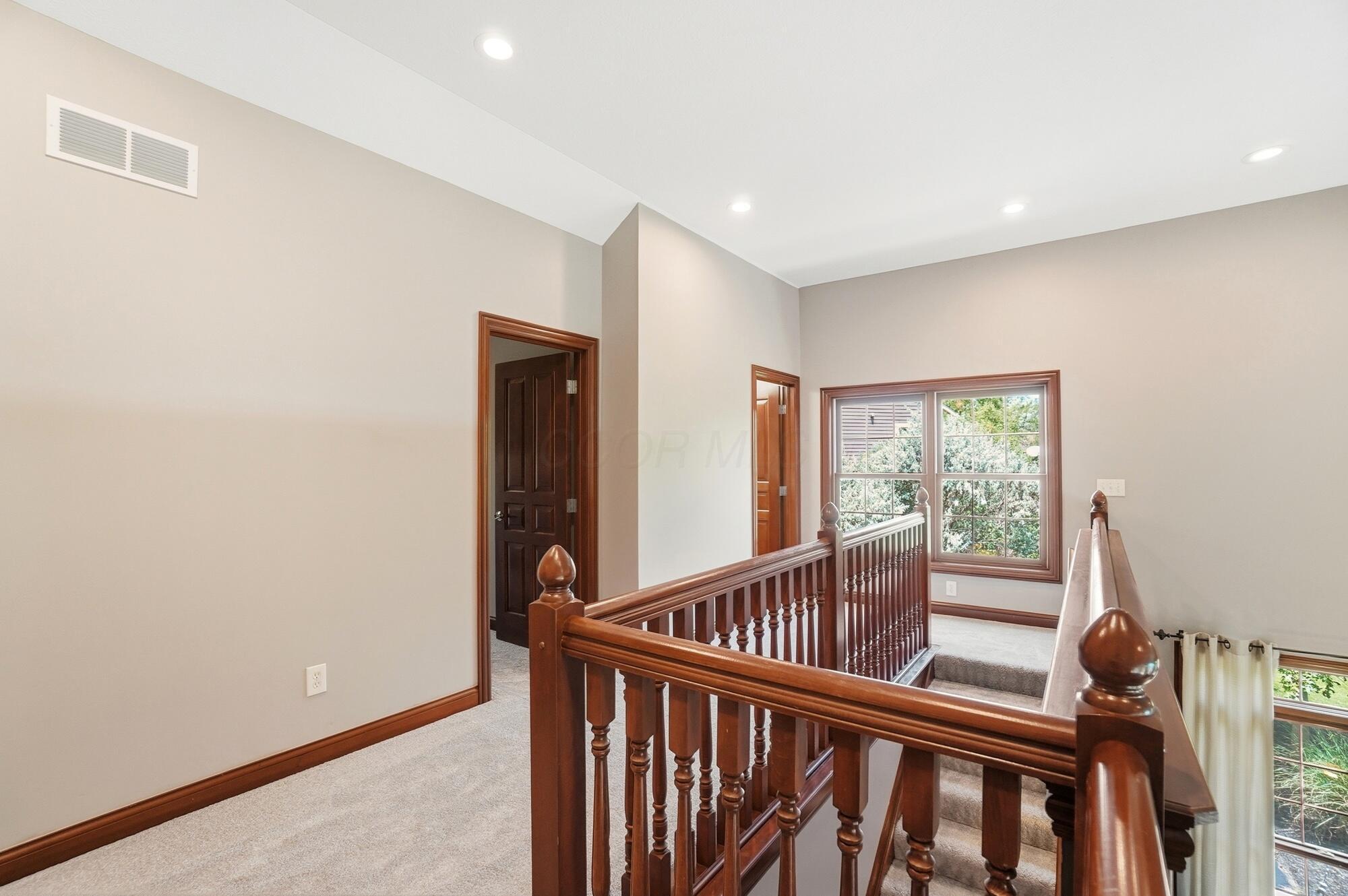 6289 Ross Bend