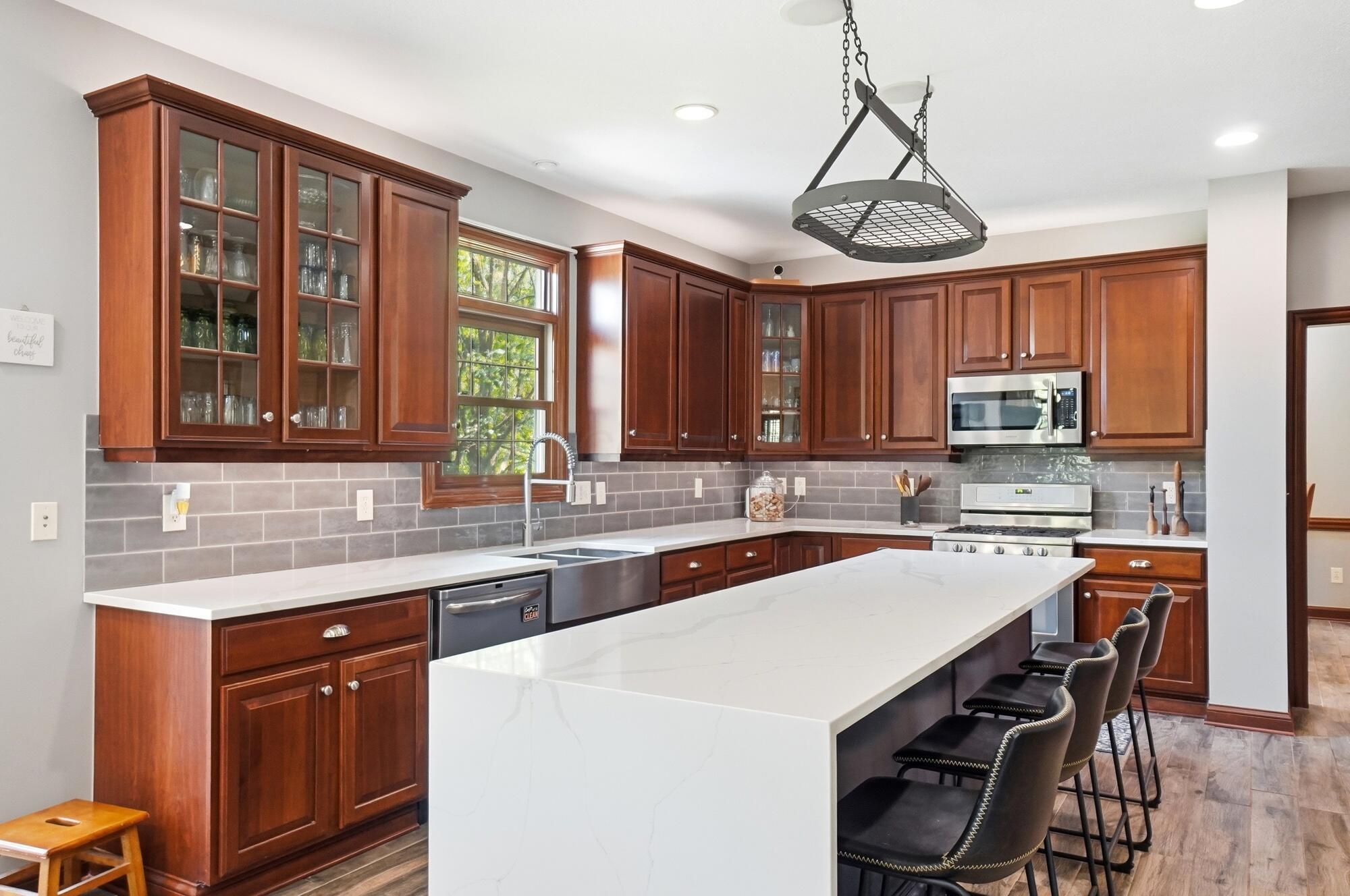 6289 Ross Bend