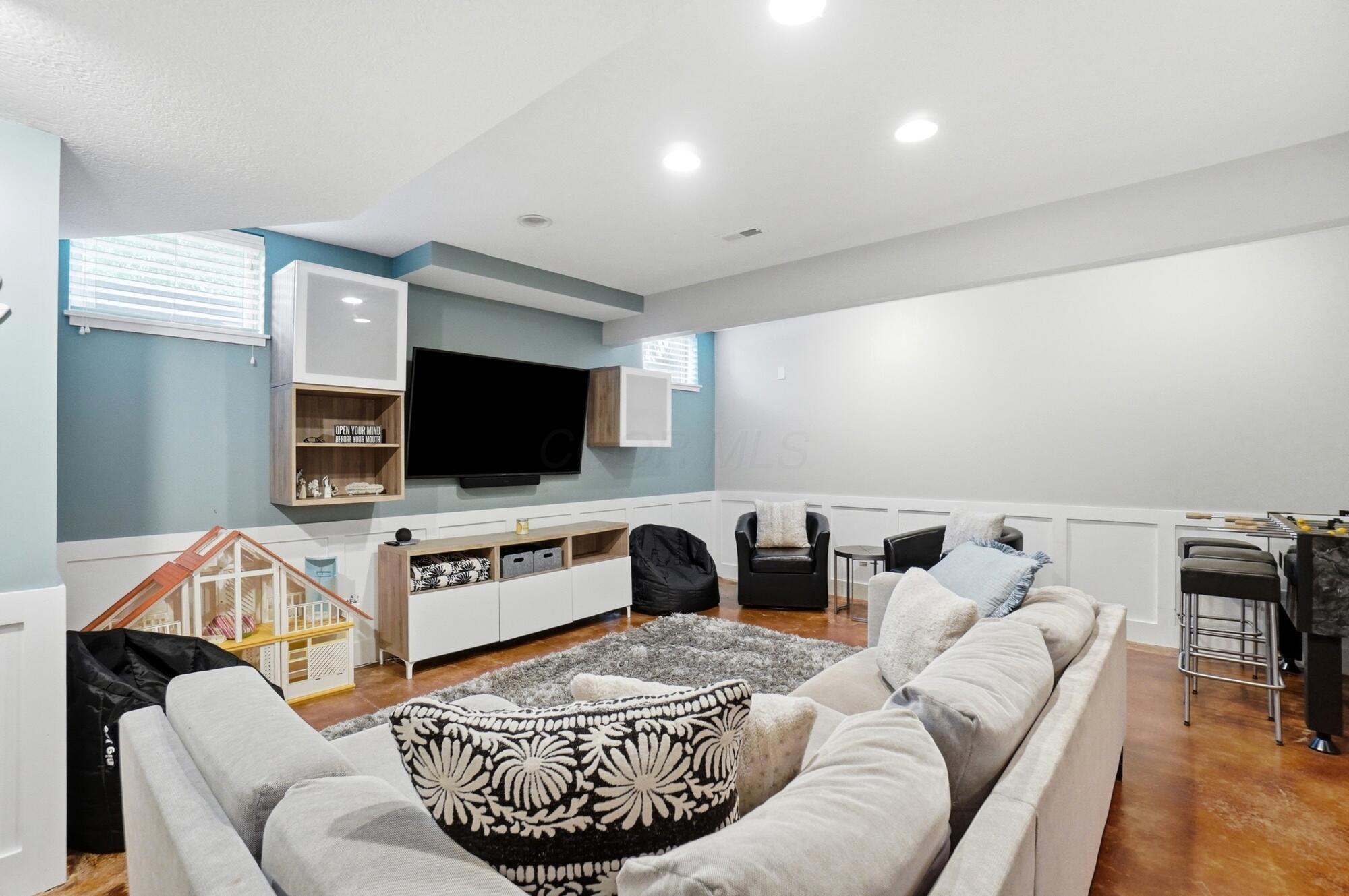 6289 Ross Bend