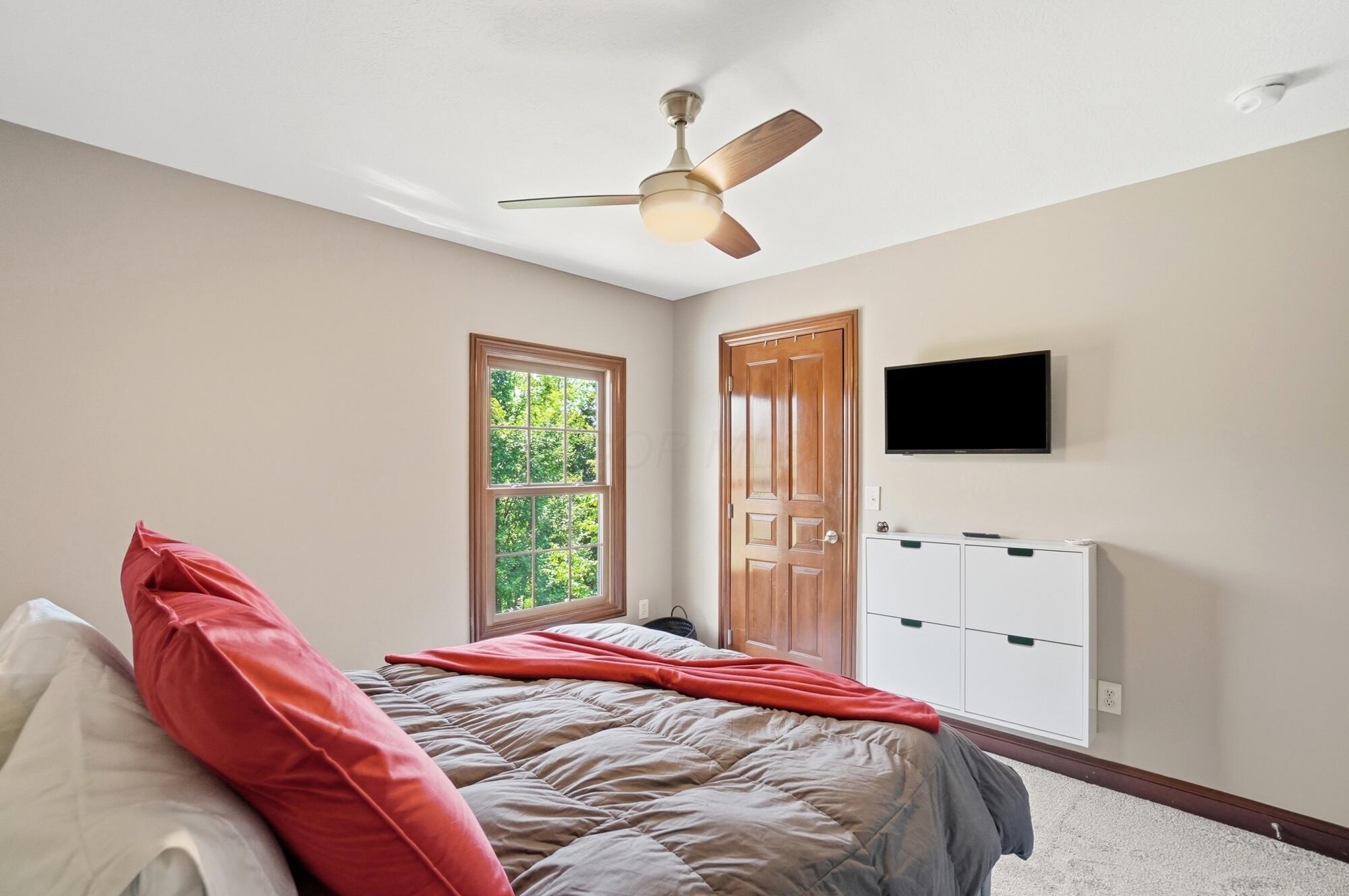 6289 Ross Bend