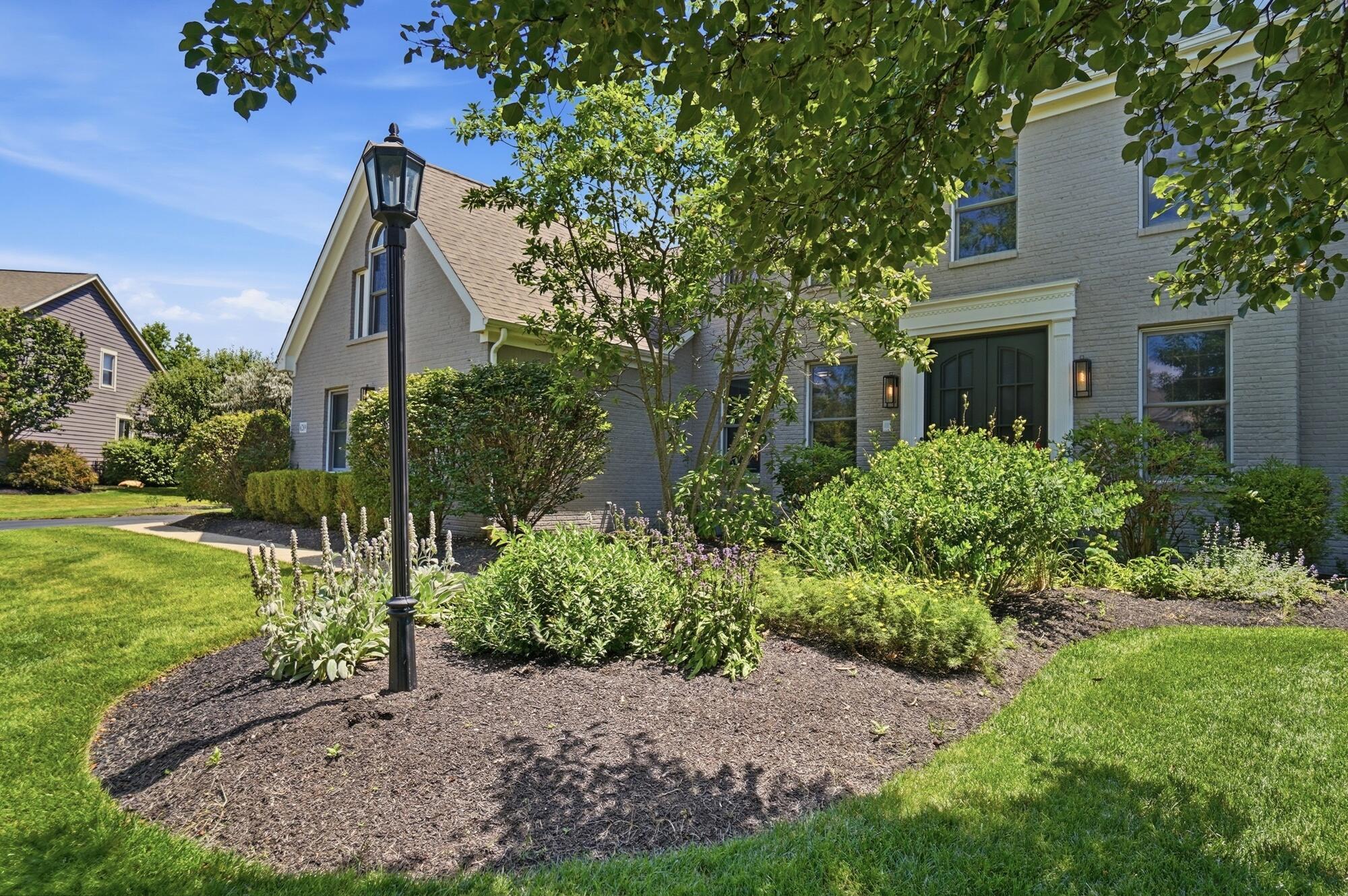 6289 Ross Bend