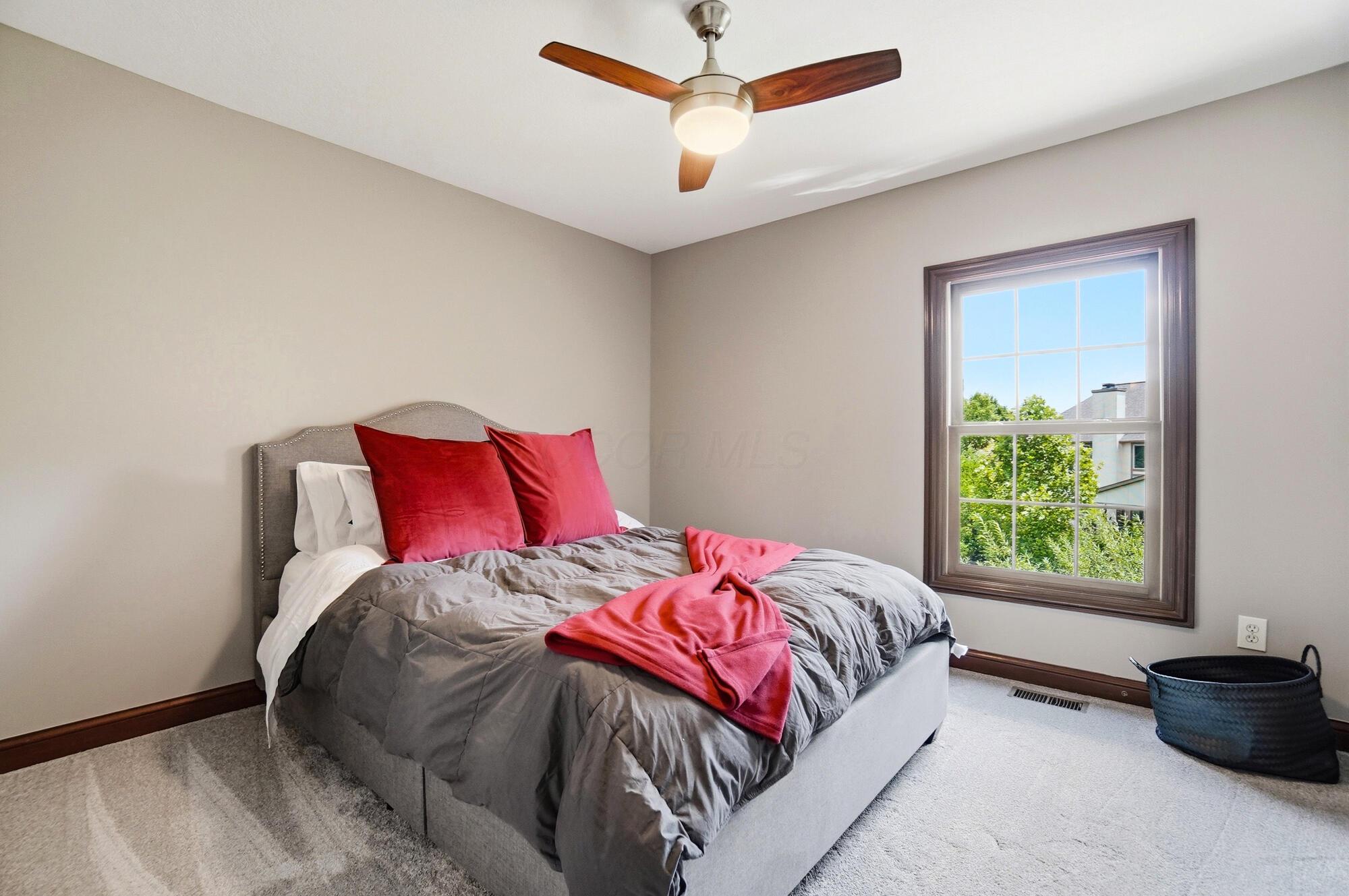 6289 Ross Bend
