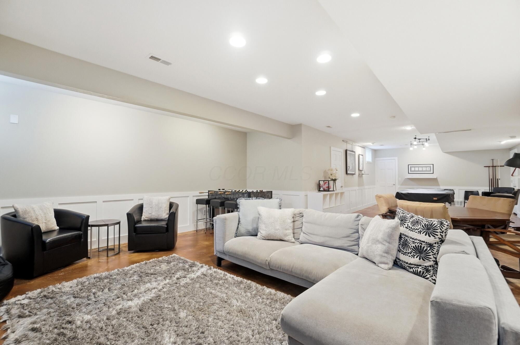 6289 Ross Bend