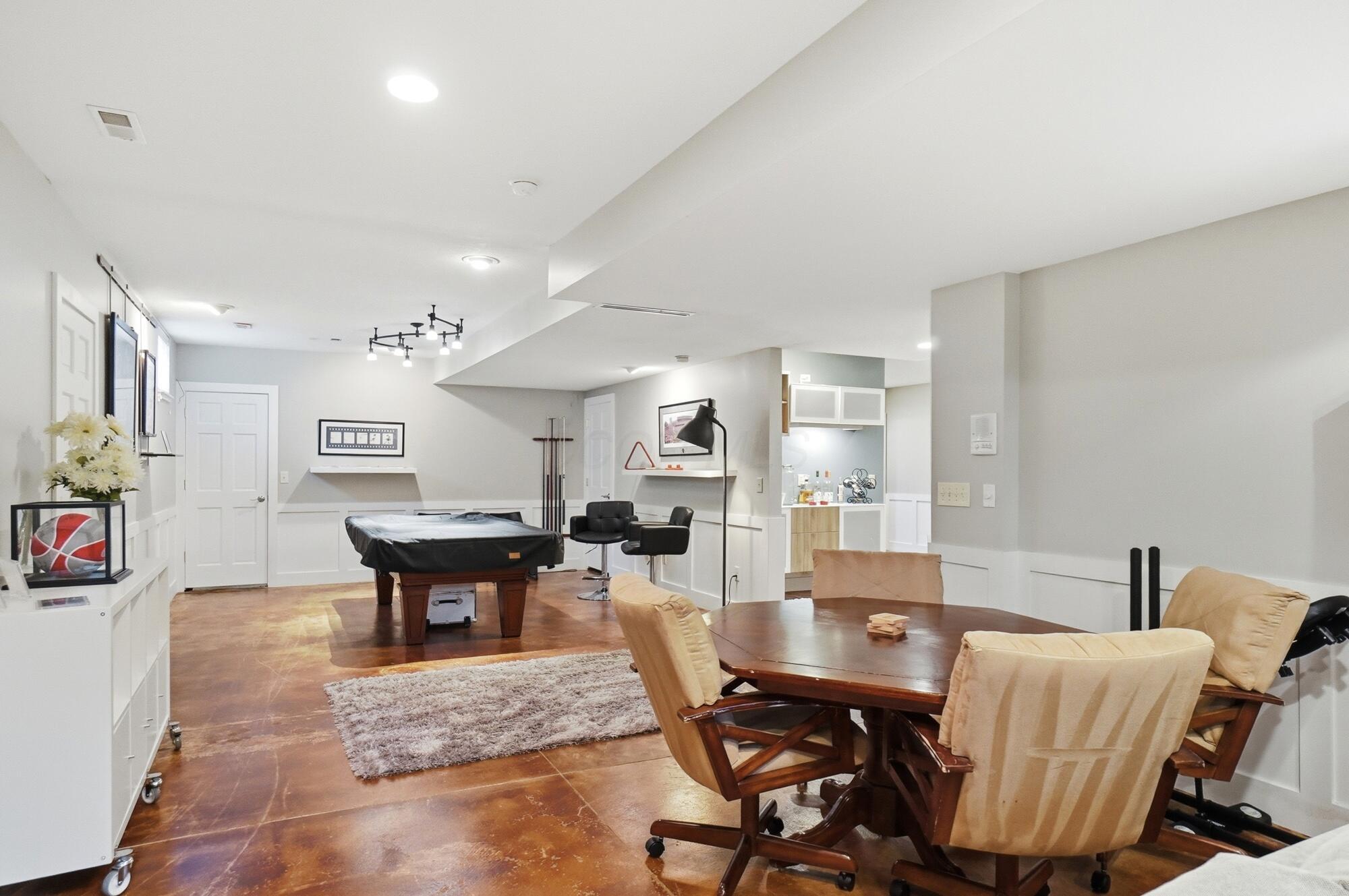 6289 Ross Bend
