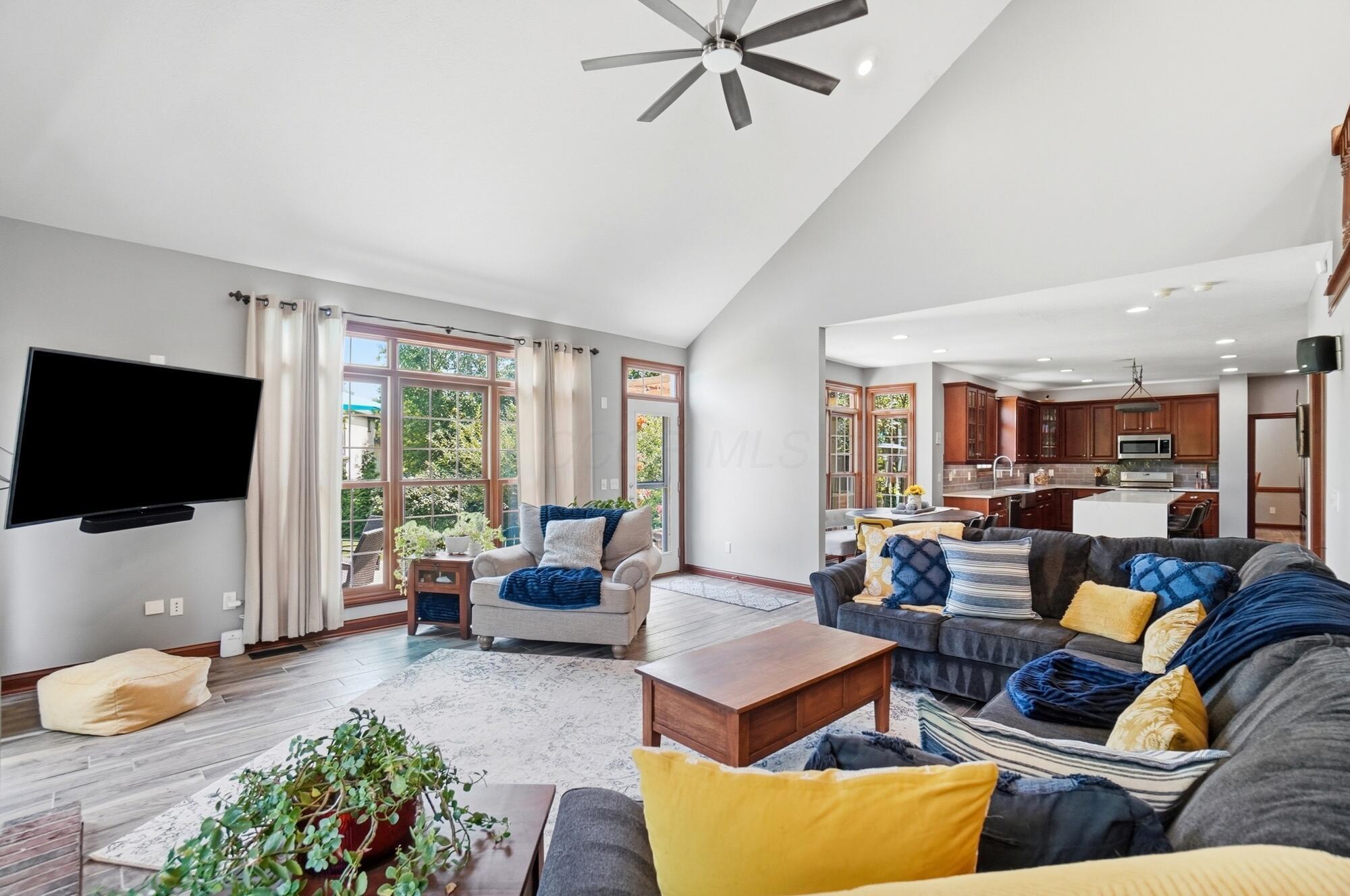 6289 Ross Bend