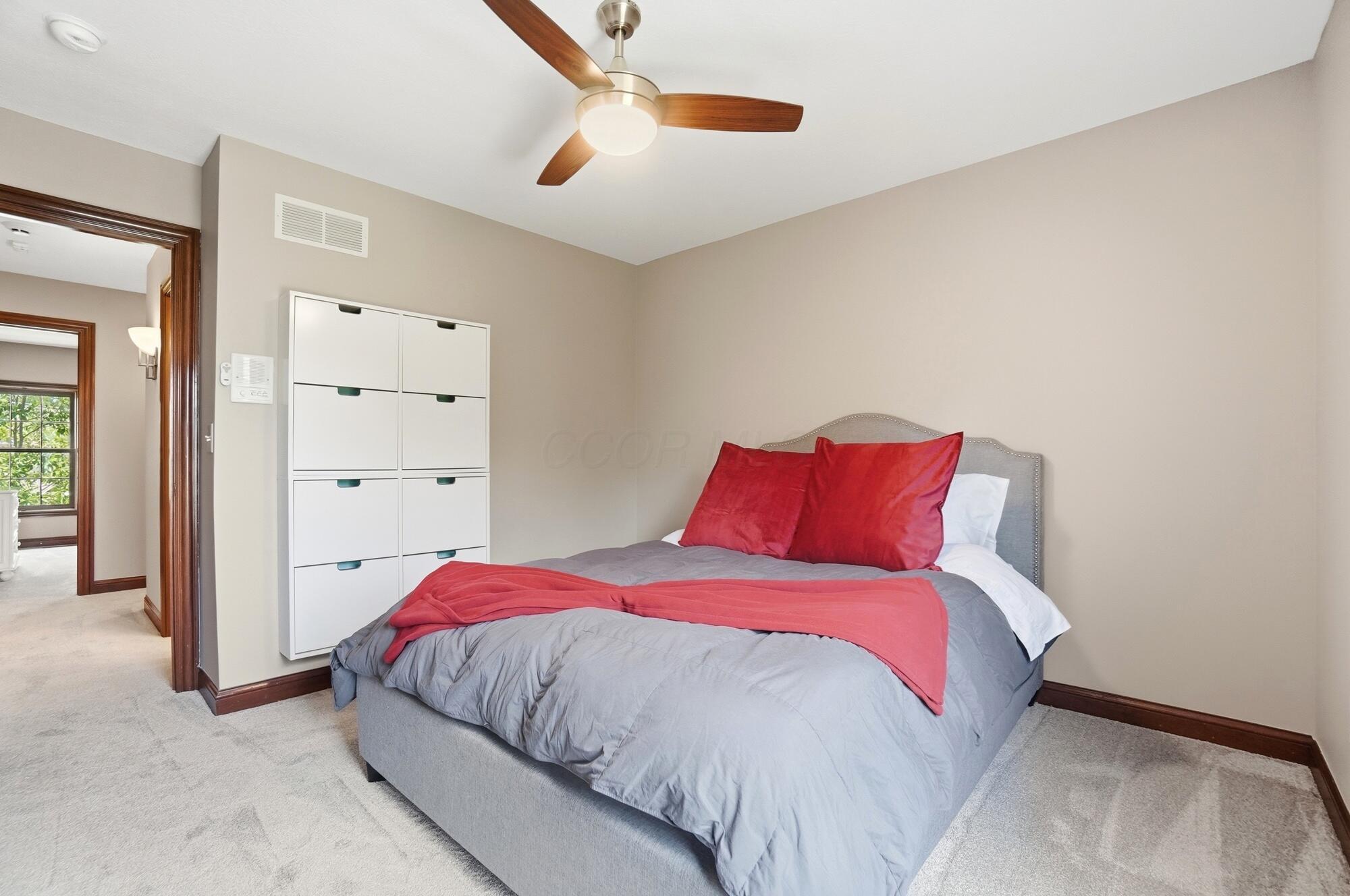 6289 Ross Bend