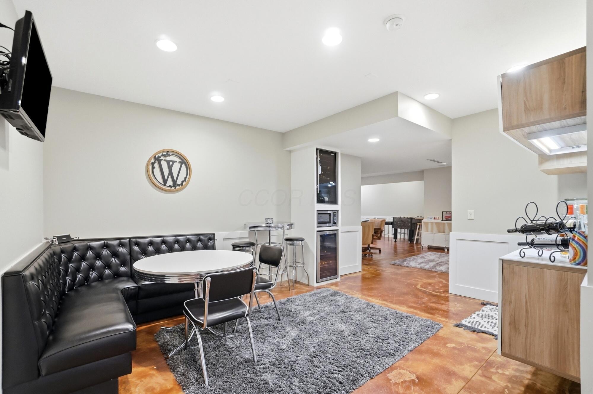 6289 Ross Bend