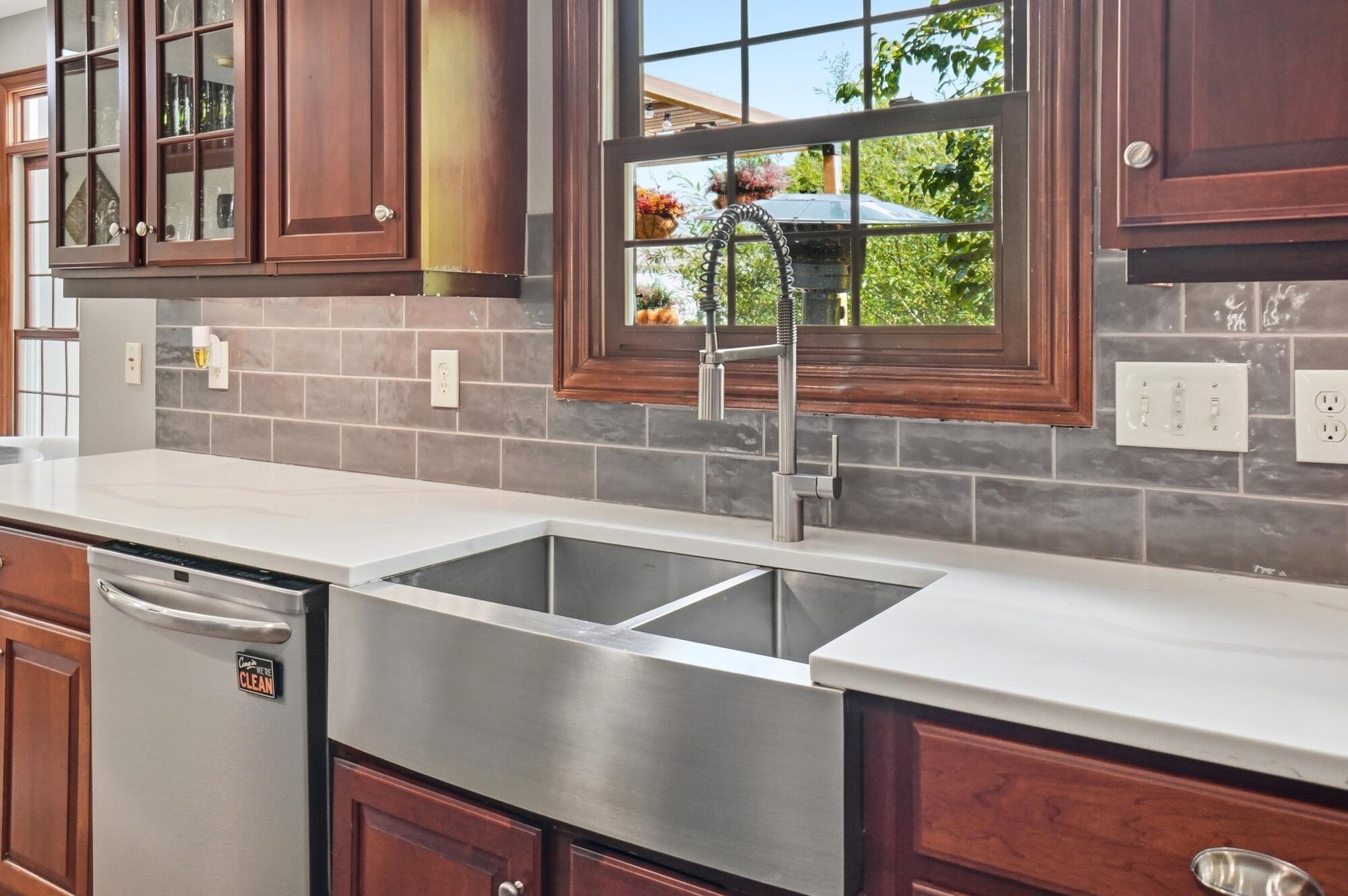 6289 Ross Bend