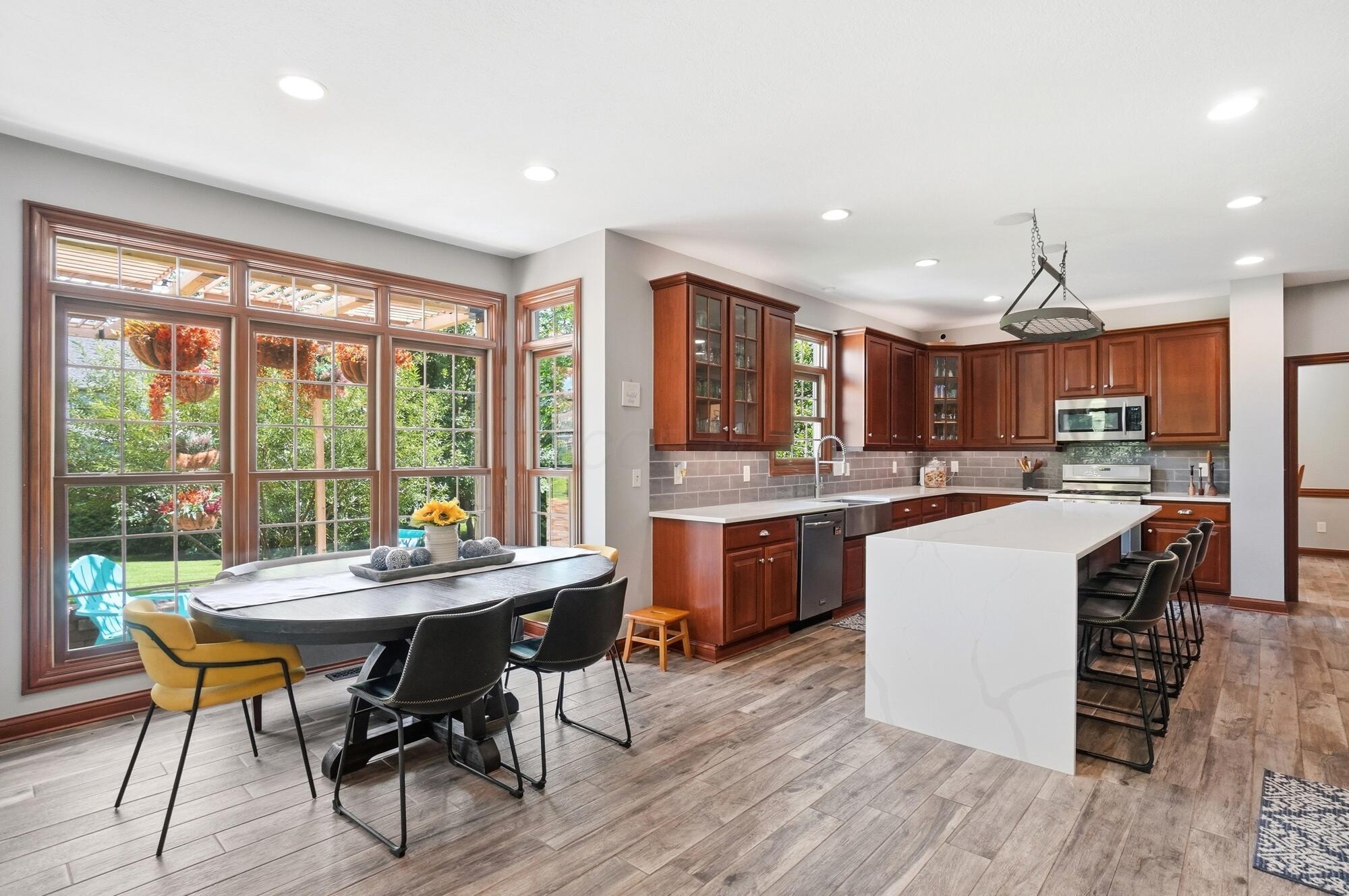 6289 Ross Bend
