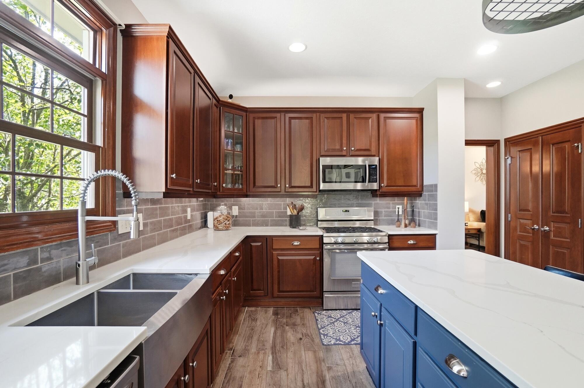 6289 Ross Bend