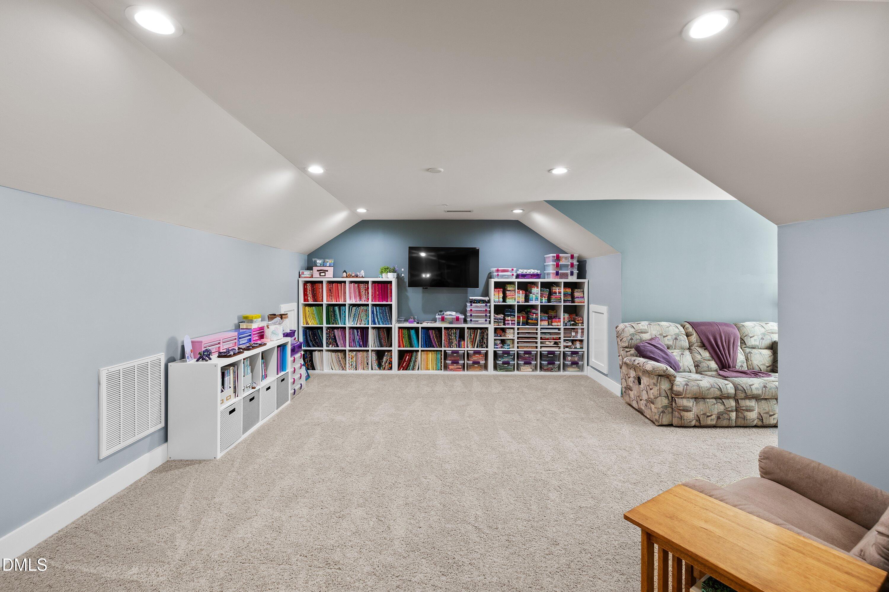 9302 Alcazar Walk
