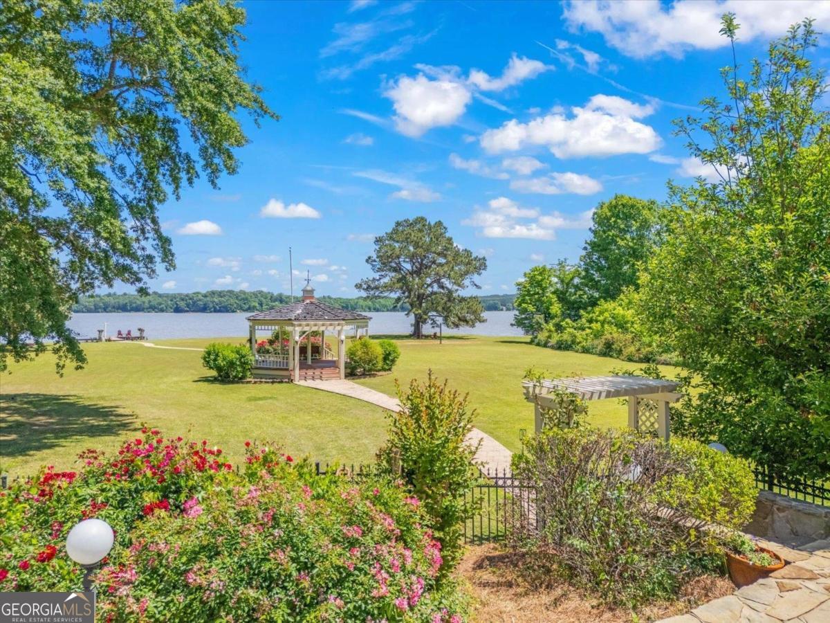 1741 Indian Woods