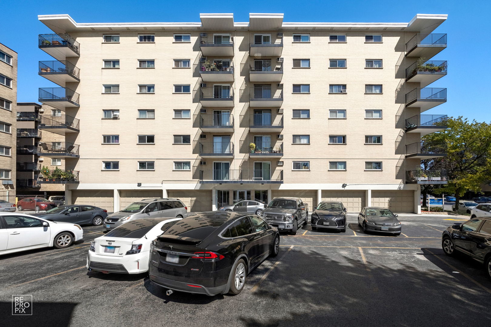 315 Des Plaines Avenue Unit: 407