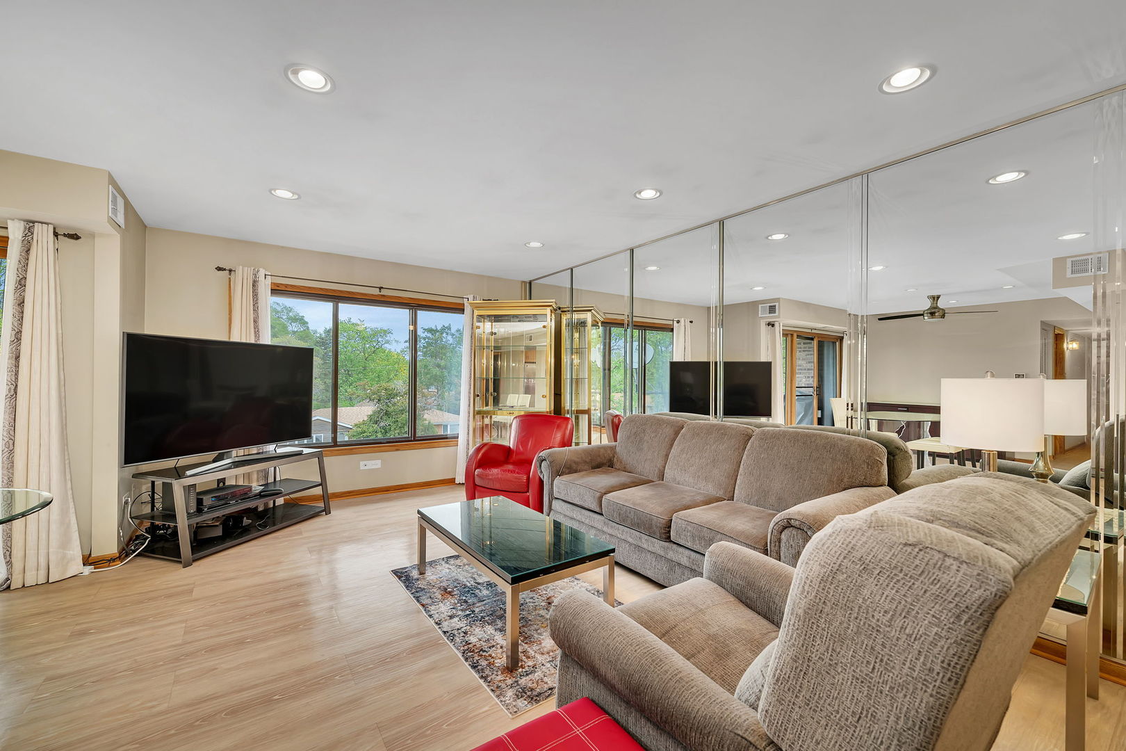 8820 Mobile Avenue Unit: 3C
