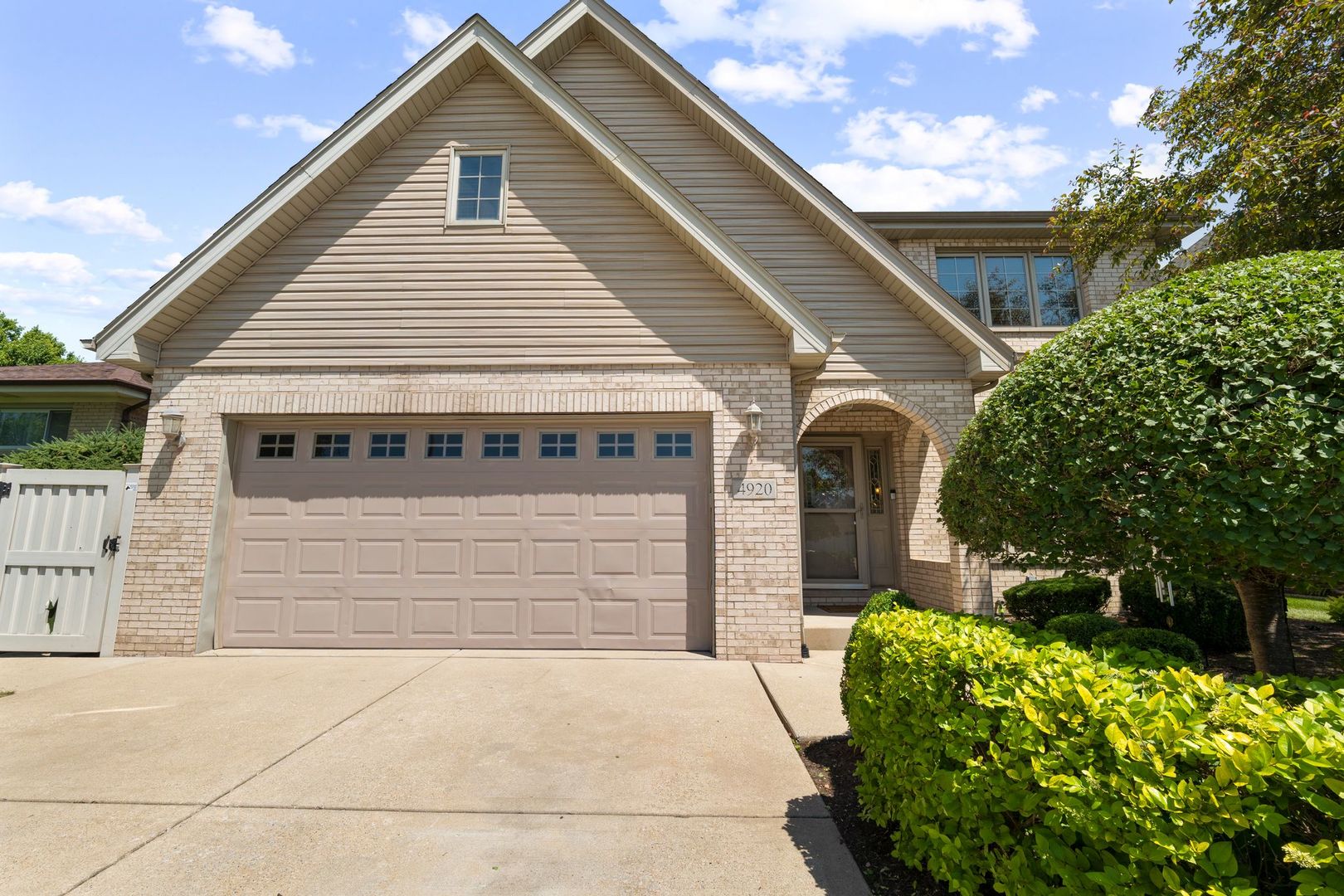 4920 W 106th Place