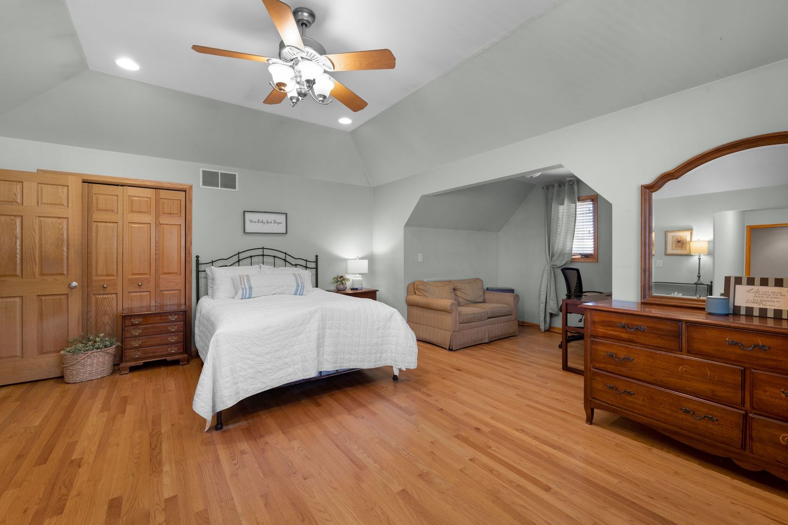 4920 W 106th Place