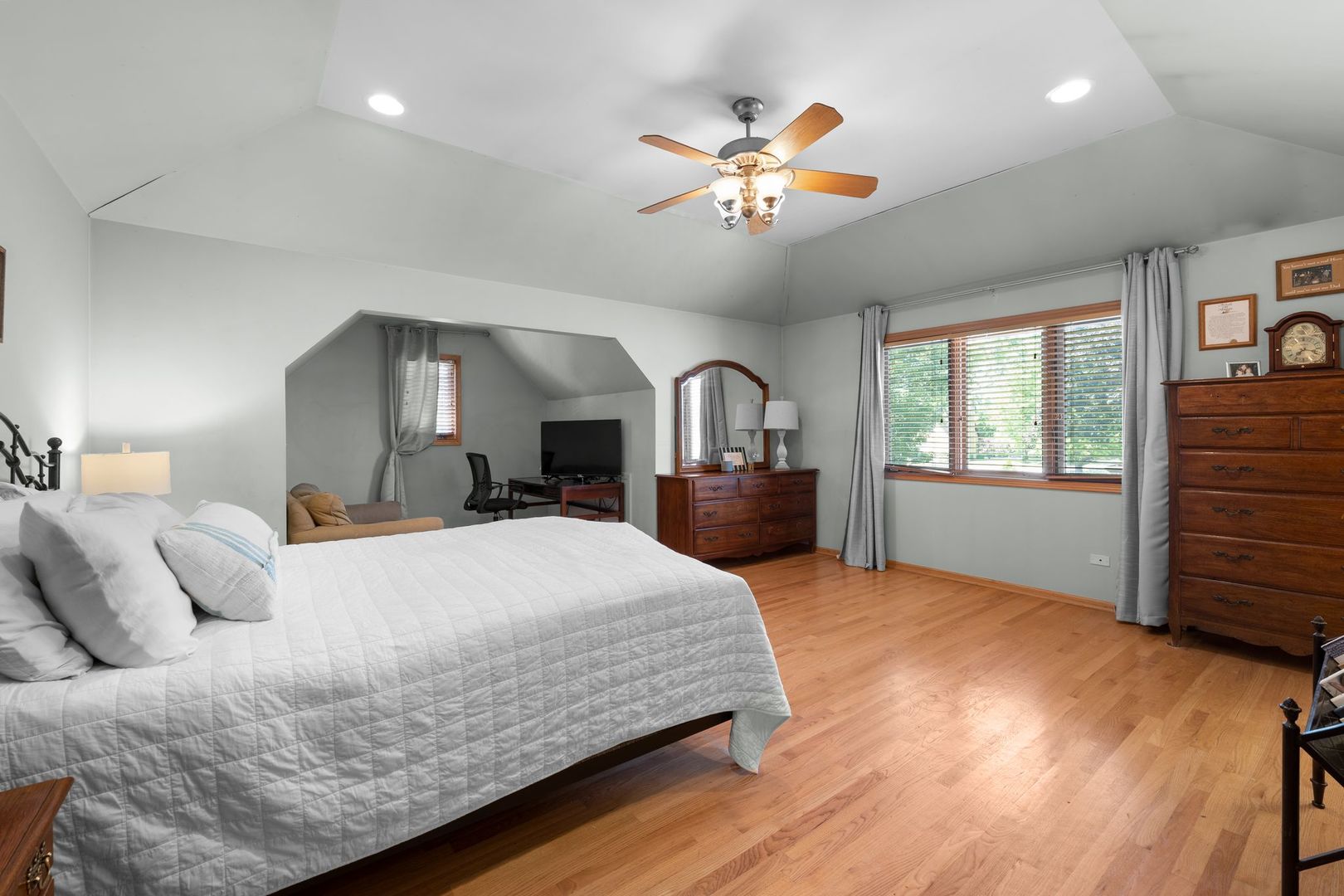 4920 W 106th Place