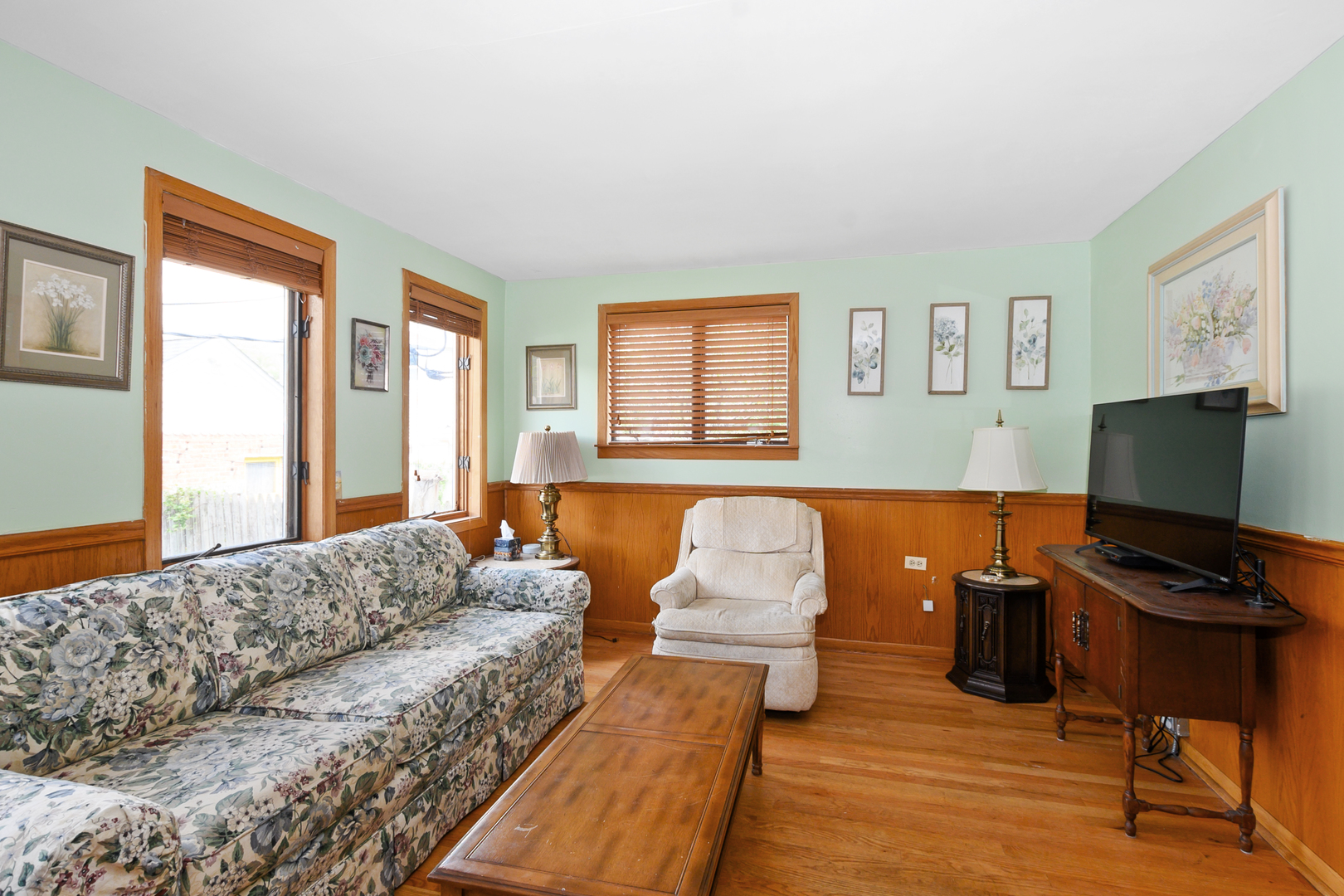2612 W 106th Place