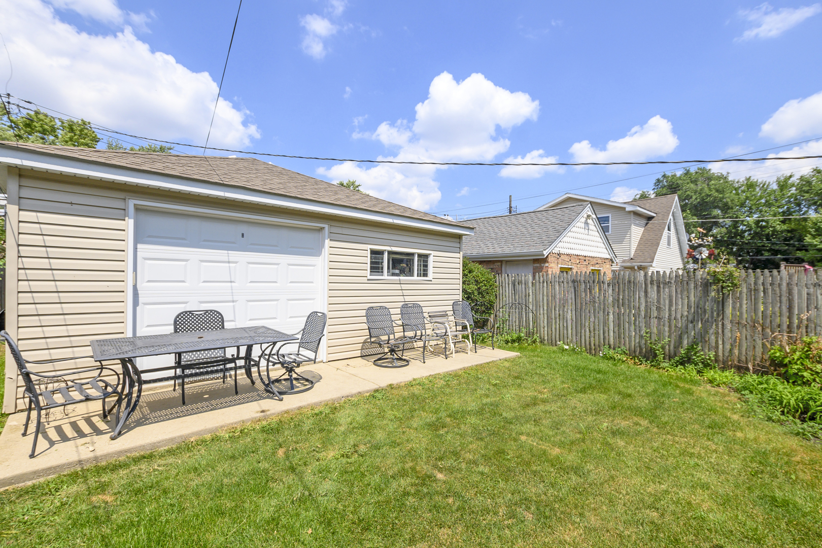 2612 W 106th Place