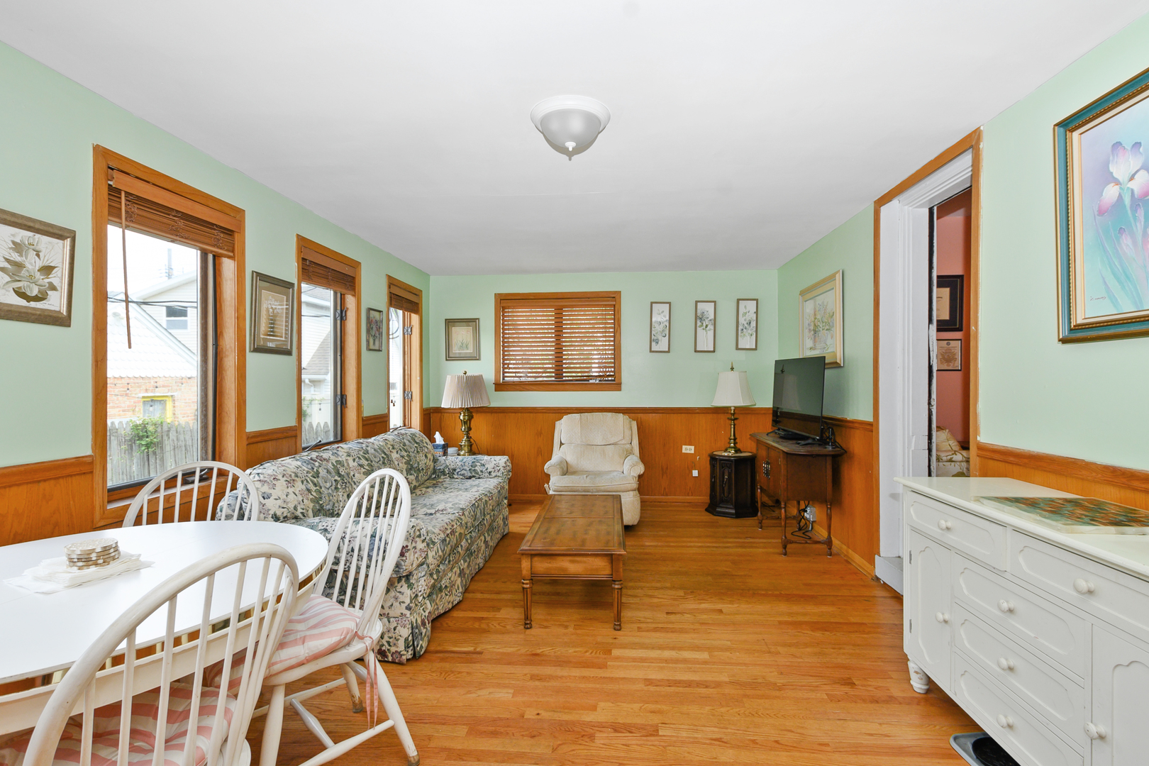 2612 W 106th Place