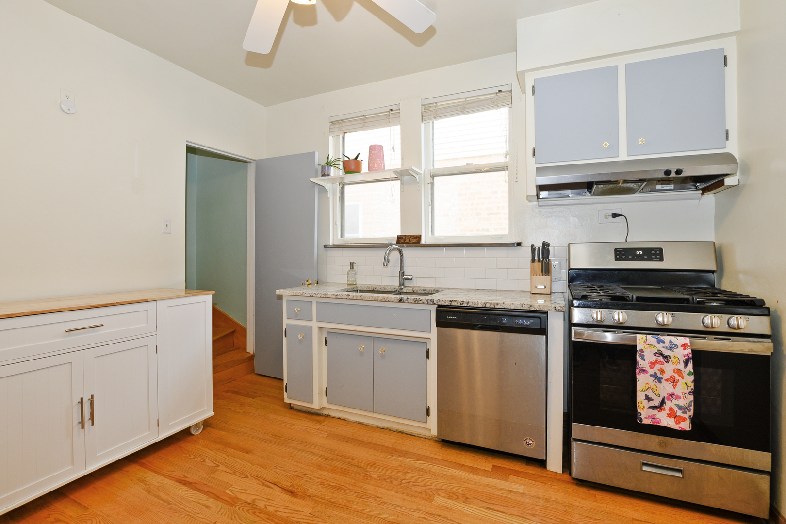 2612 W 106th Place