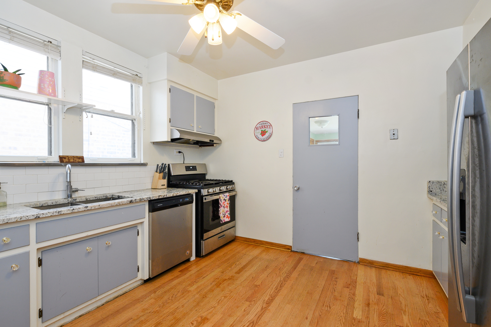 2612 W 106th Place