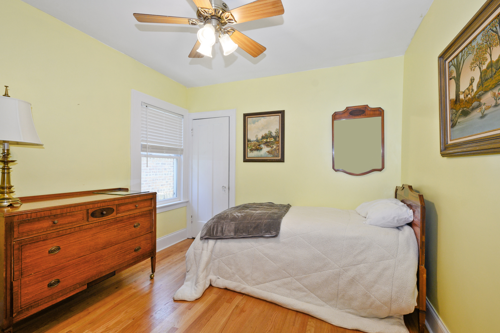 2612 W 106th Place