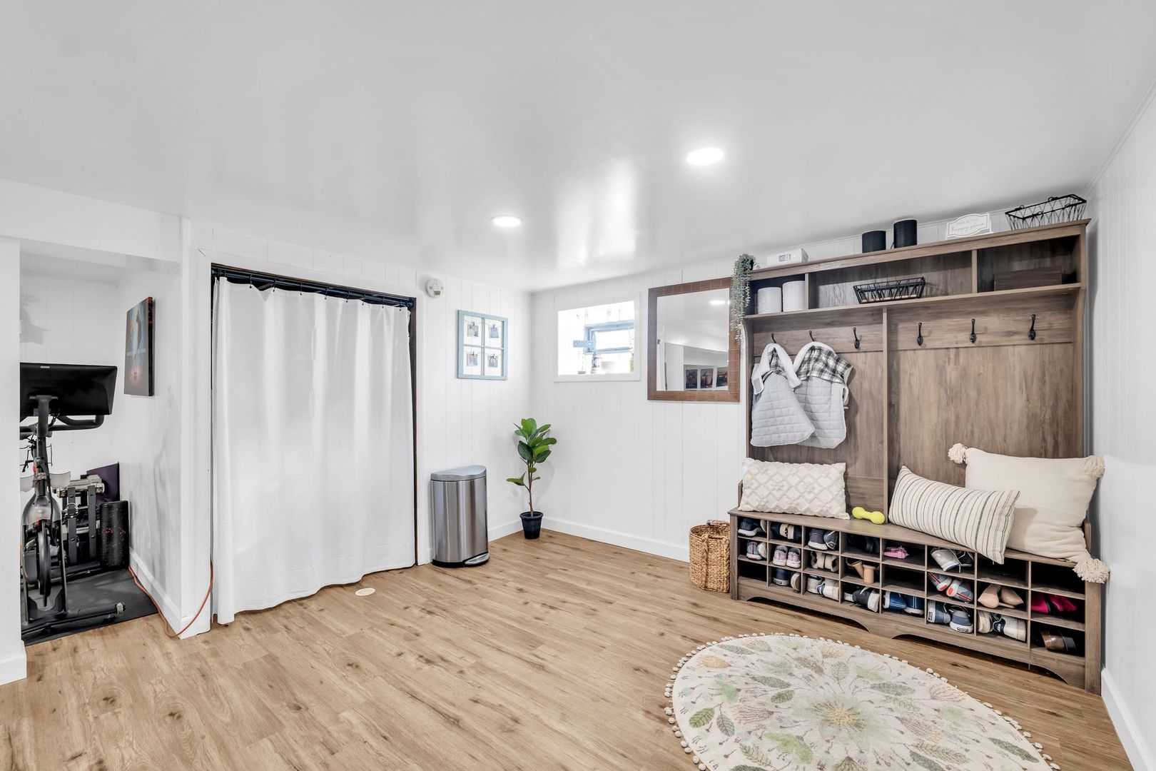 10840 S Kolmar Avenue