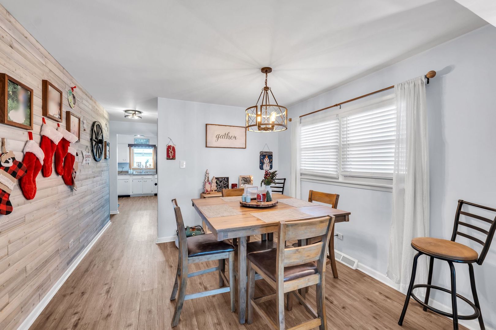 10840 S Kolmar Avenue