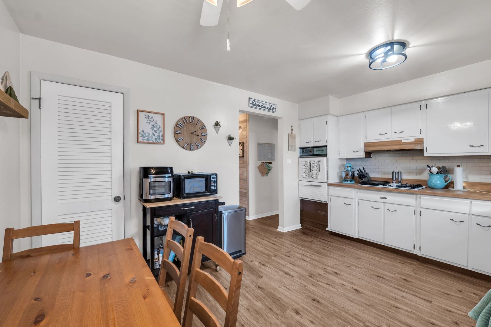 10840 S Kolmar Avenue