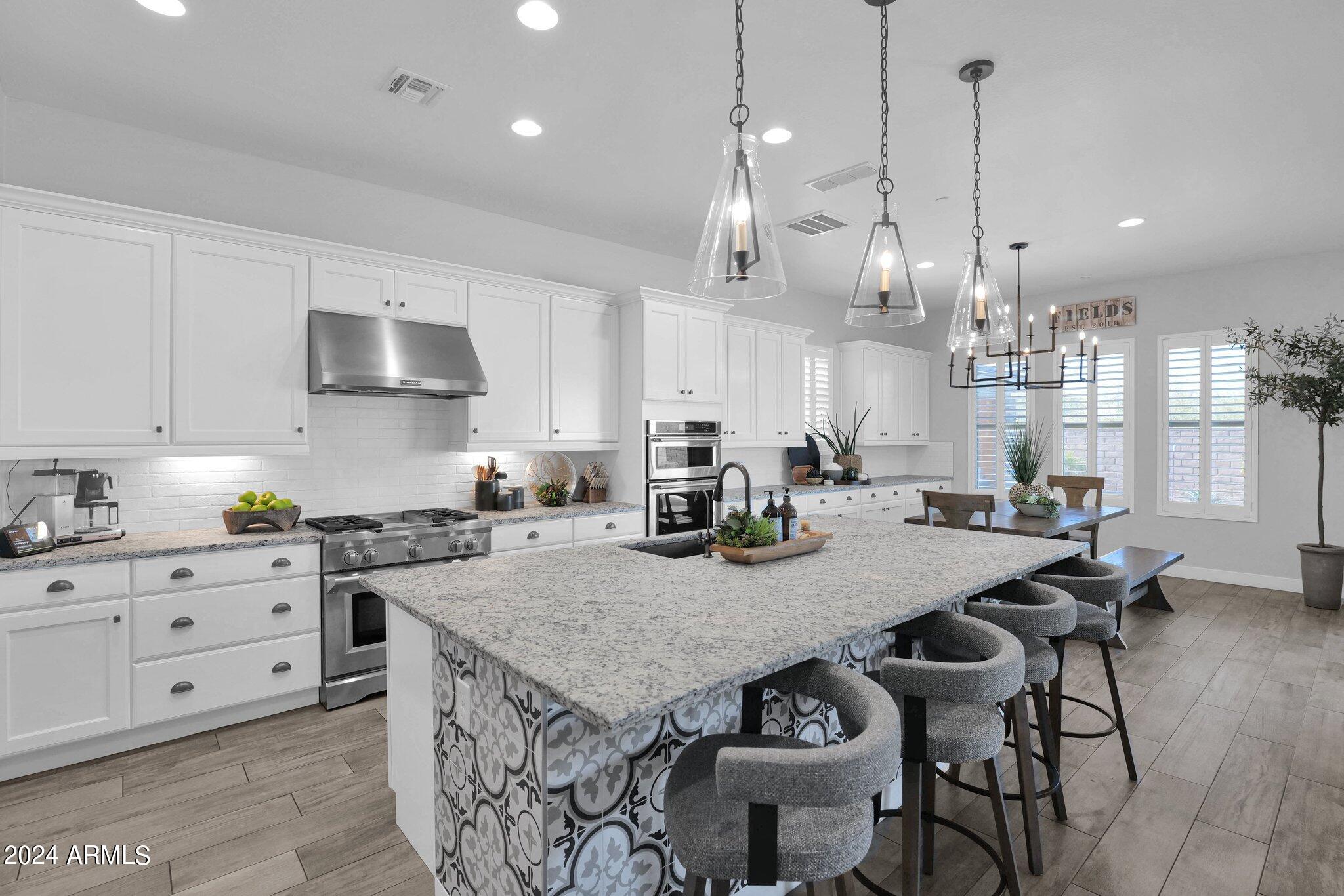 2905 E LOS GATOS Drive
