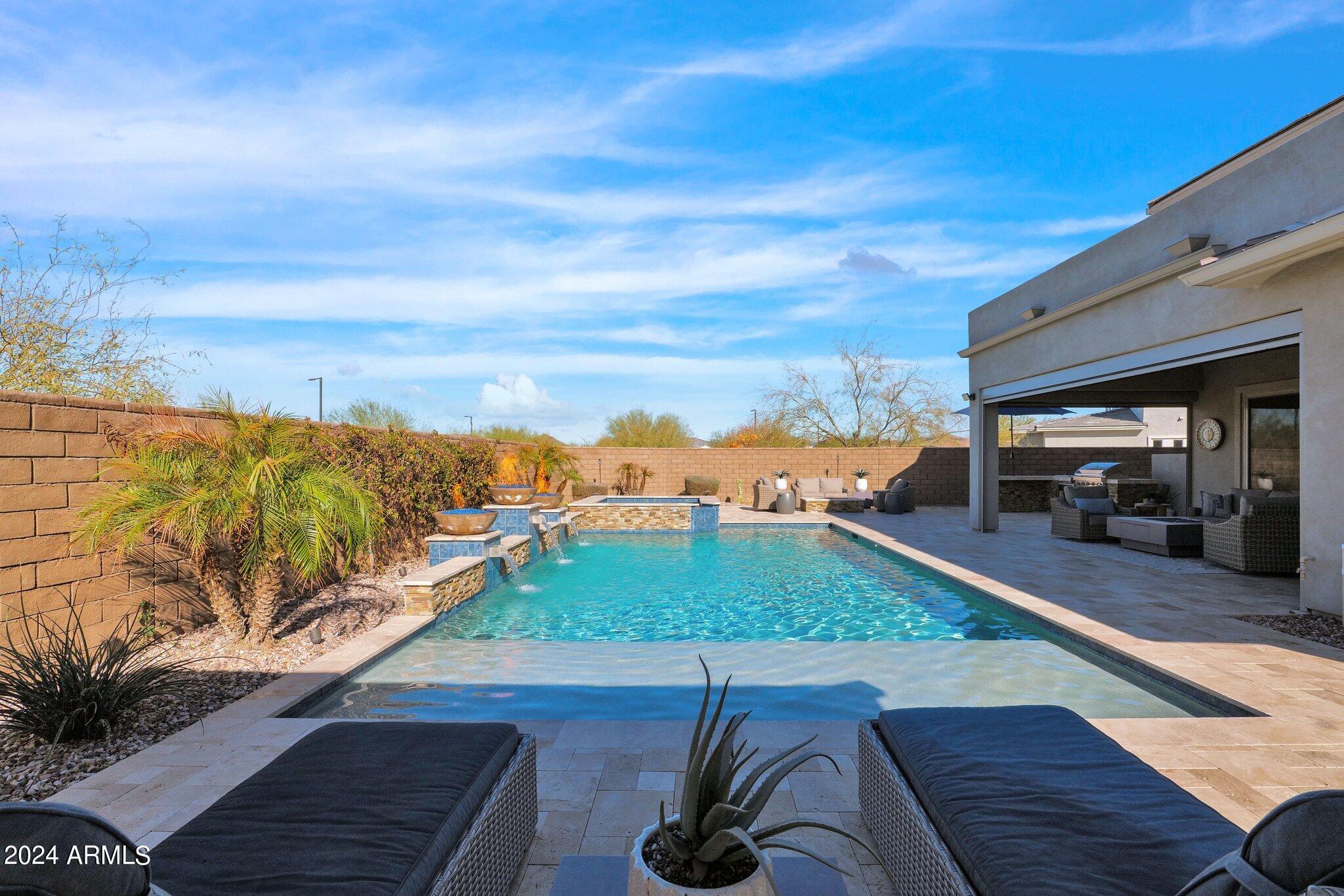 2905 E LOS GATOS Drive