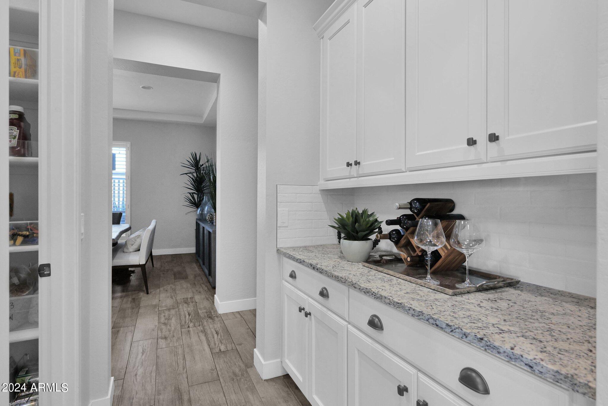 2905 E LOS GATOS Drive