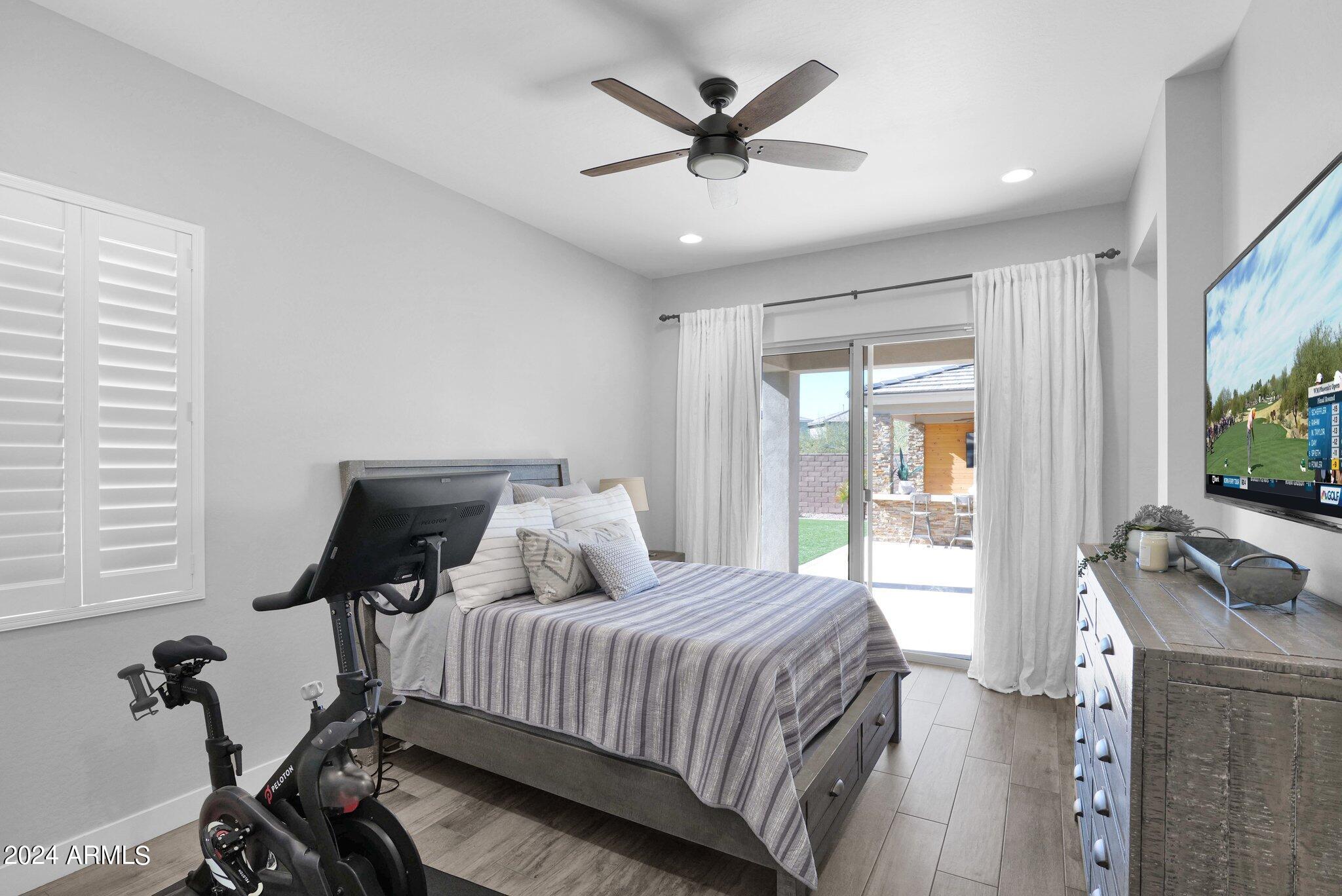 2905 E LOS GATOS Drive