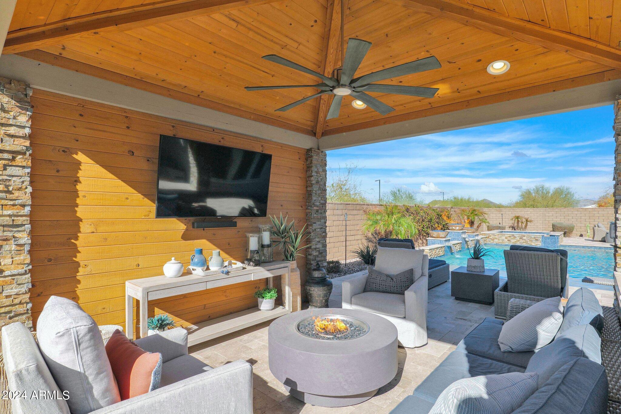 2905 E LOS GATOS Drive
