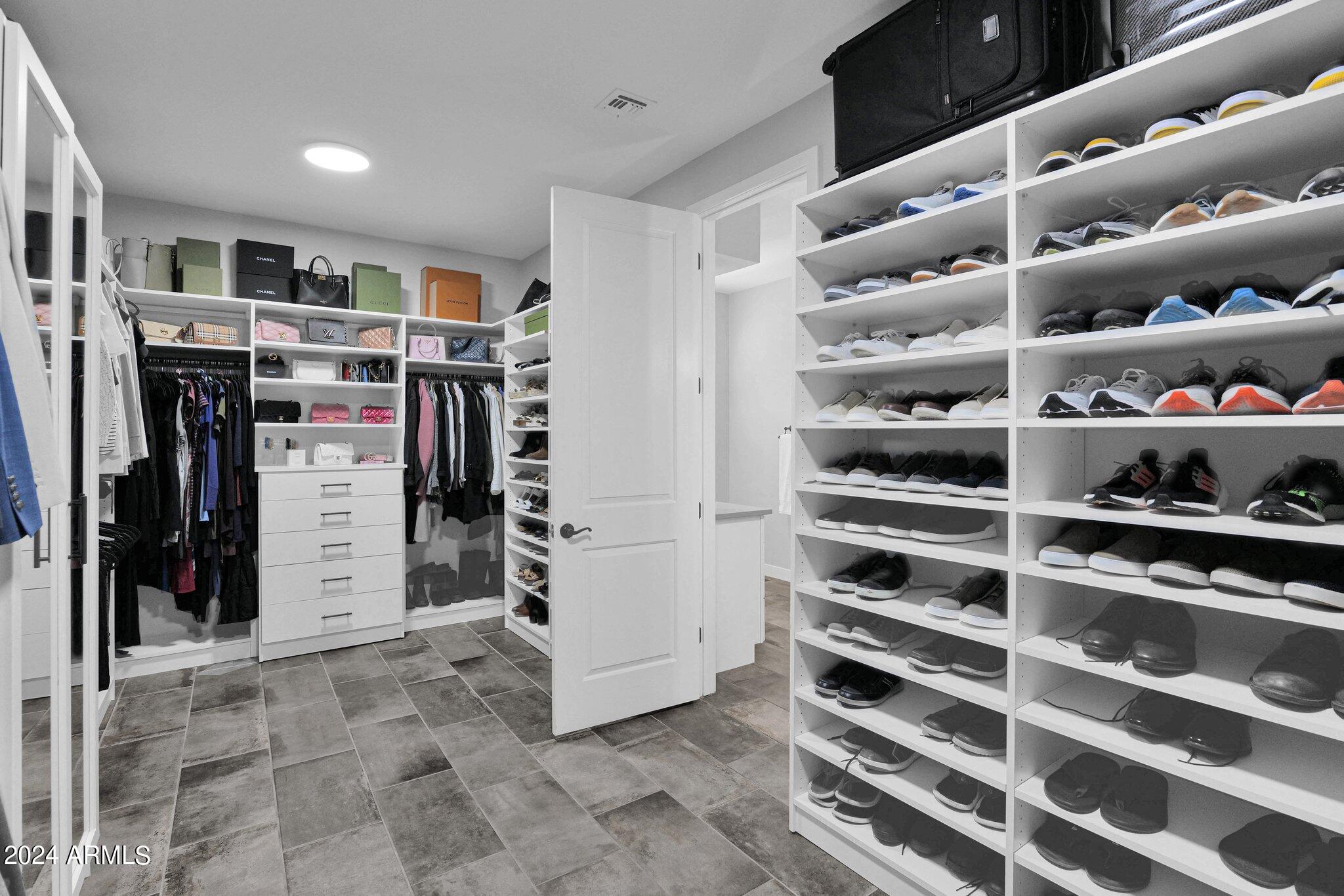 2905 E LOS GATOS Drive