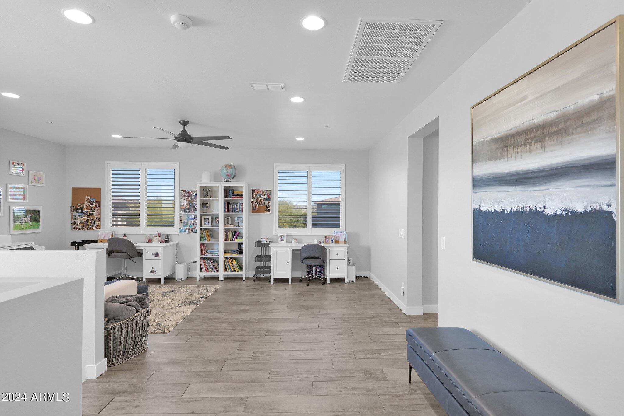 2905 E LOS GATOS Drive