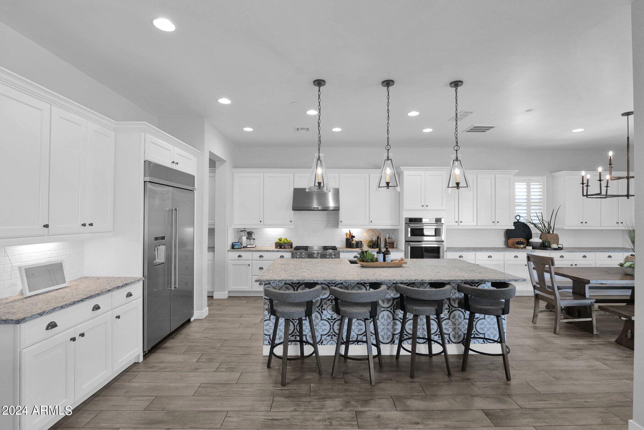 2905 E LOS GATOS Drive