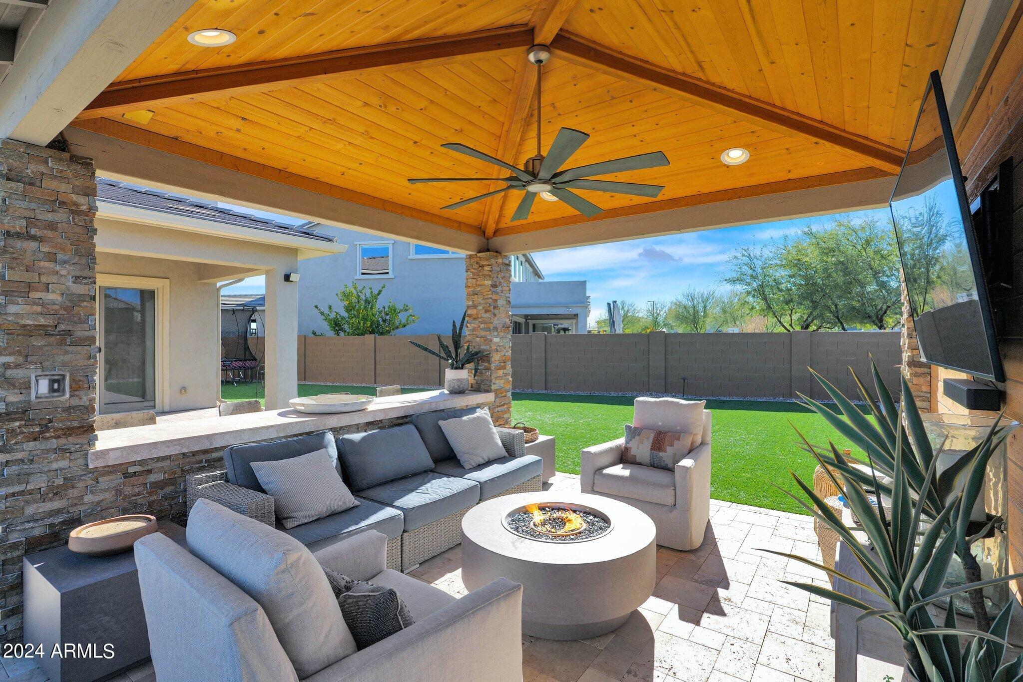 2905 E LOS GATOS Drive