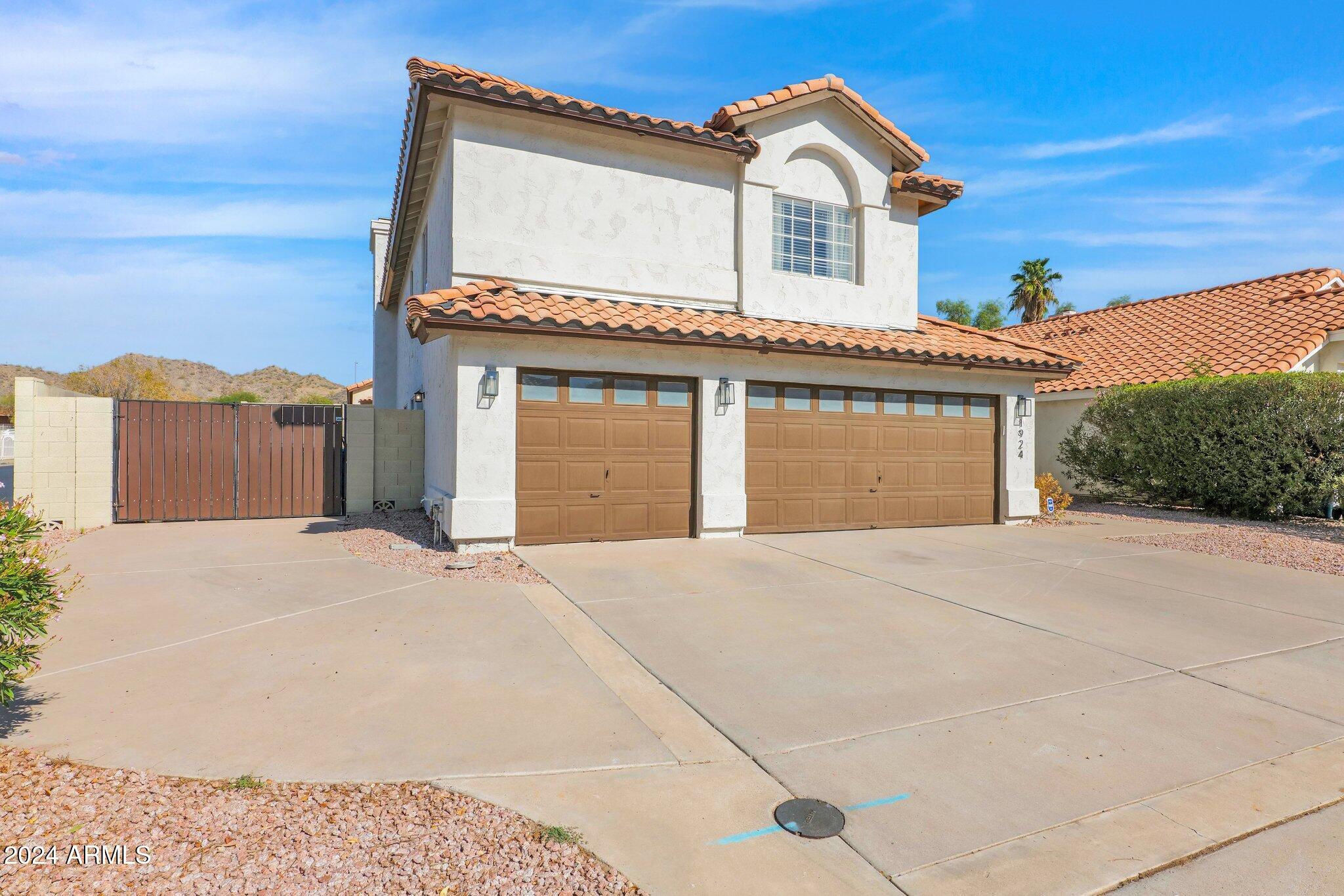 1924 E ROCKWOOD Drive