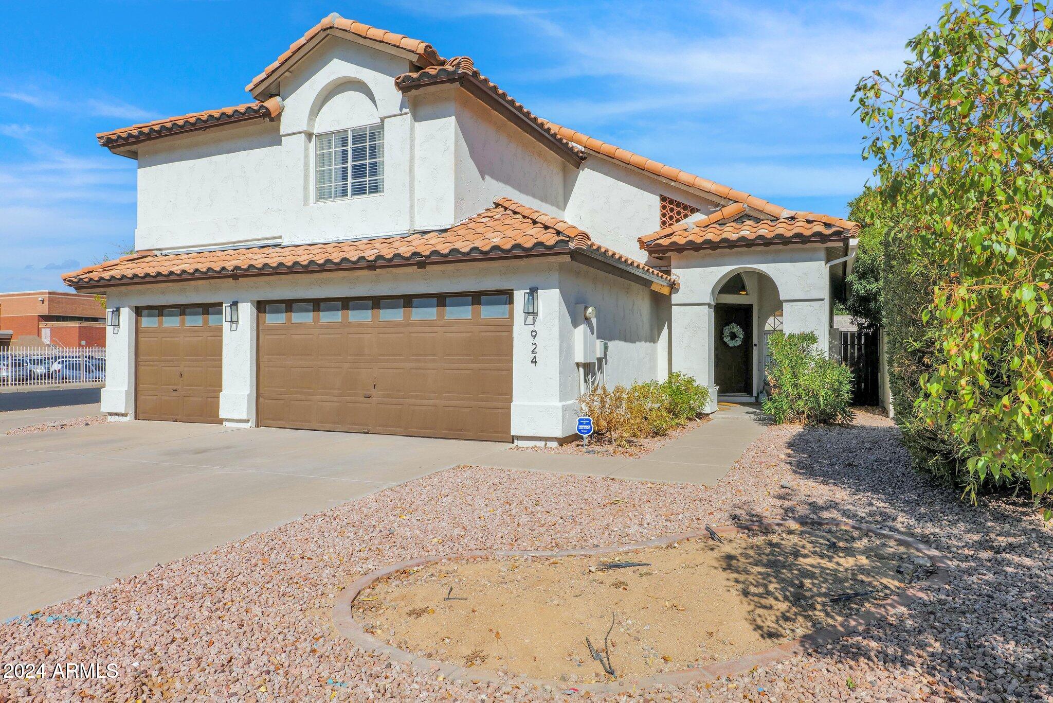 1924 E ROCKWOOD Drive