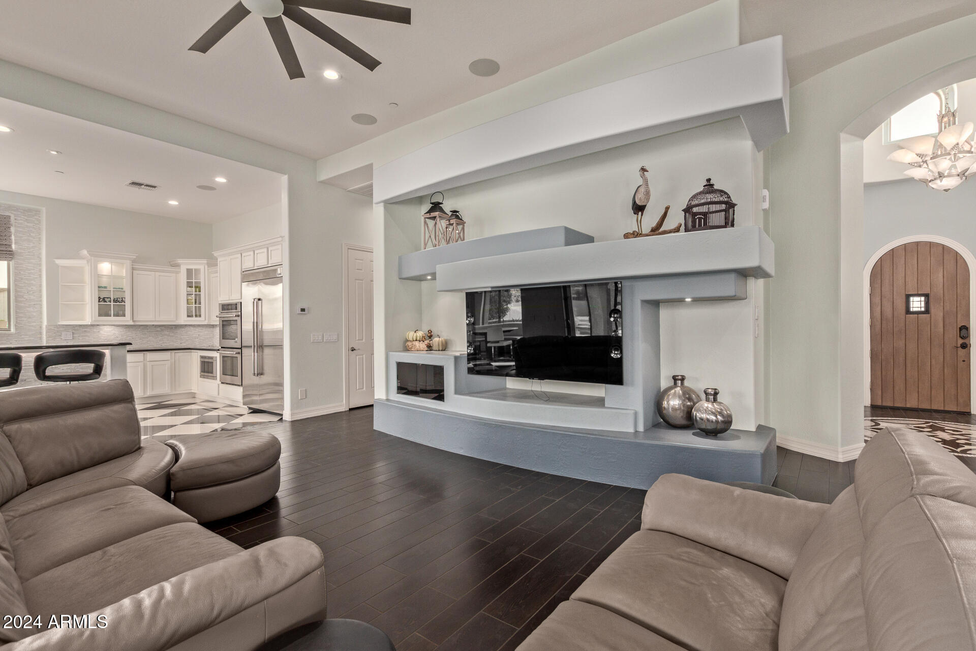 4599 N VILLAGE Parkway